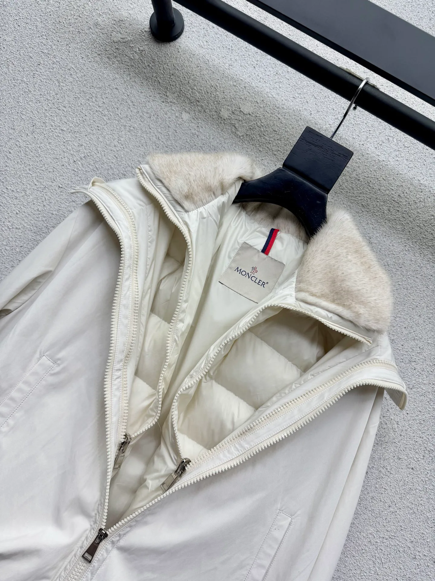 Куртки И Пуховики Женские Moncler 19057909