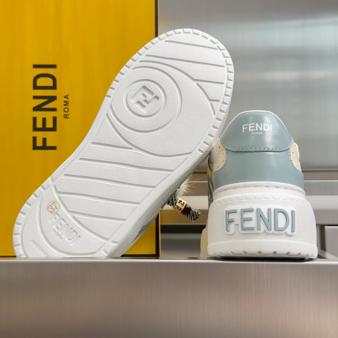 Кроссовки Женские Fendi 17950680