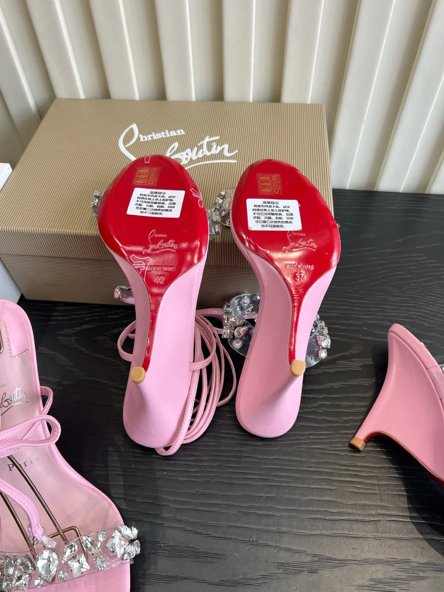Босоножки Женские Christian Louboutin 18614261