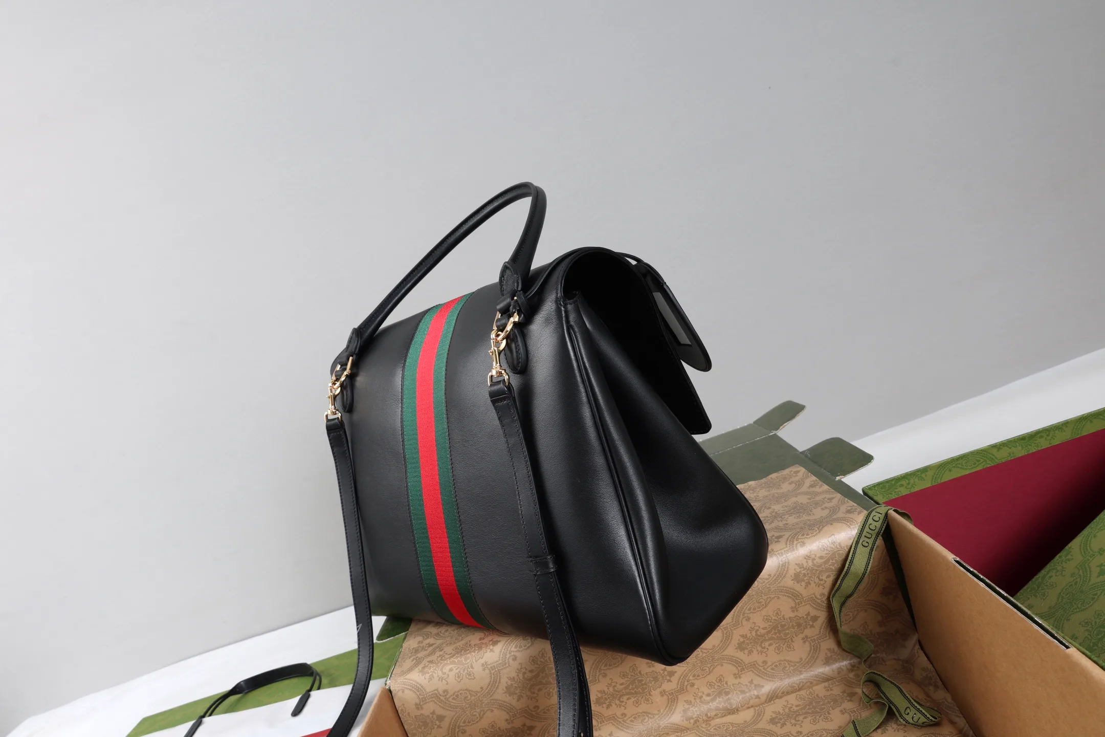 Классические Сумки Женские Gucci 18250588