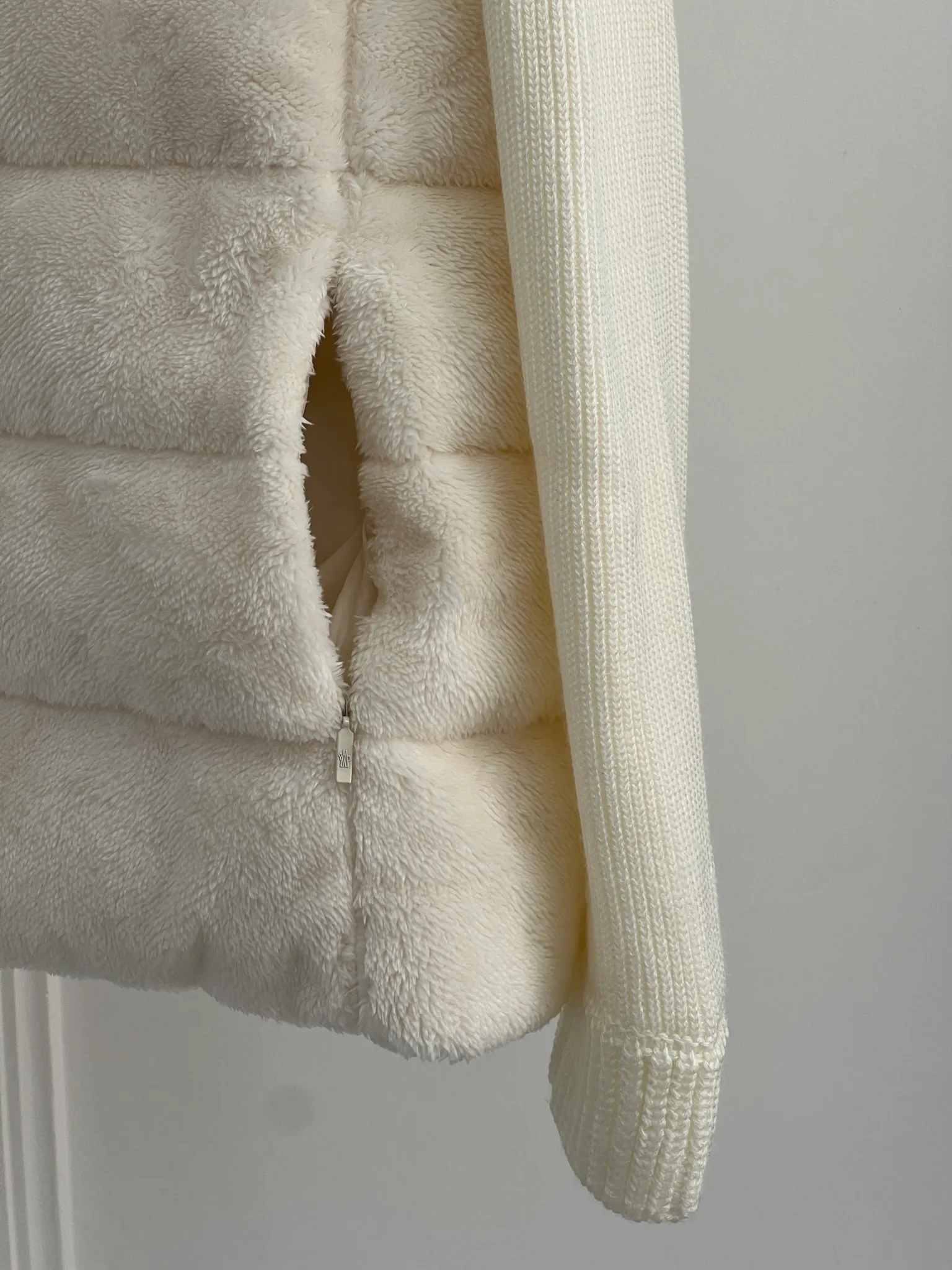Куртки И Пуховики Женские Moncler 18416236