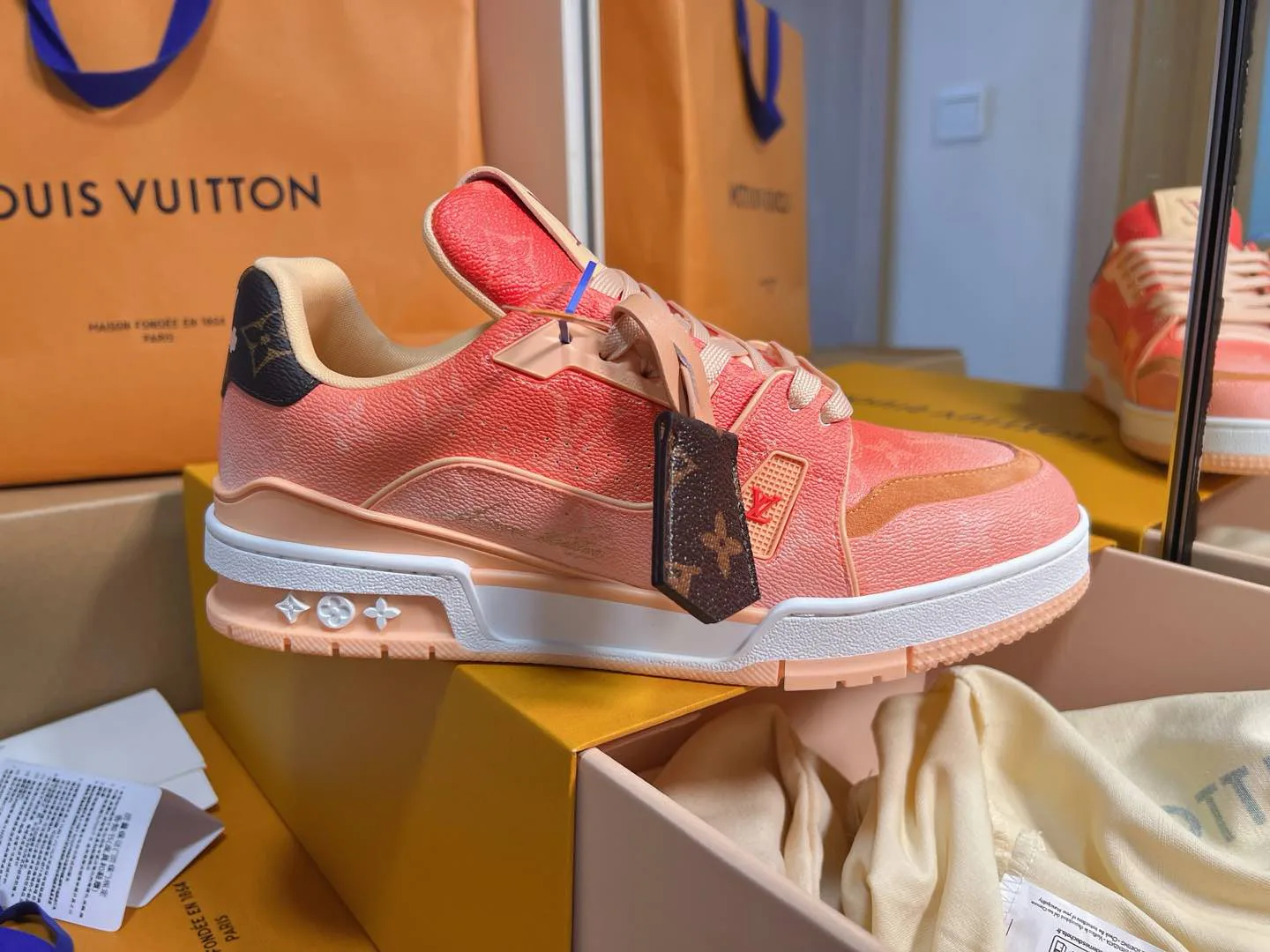 Кроссовки Женские Louis Vuitton 11696552