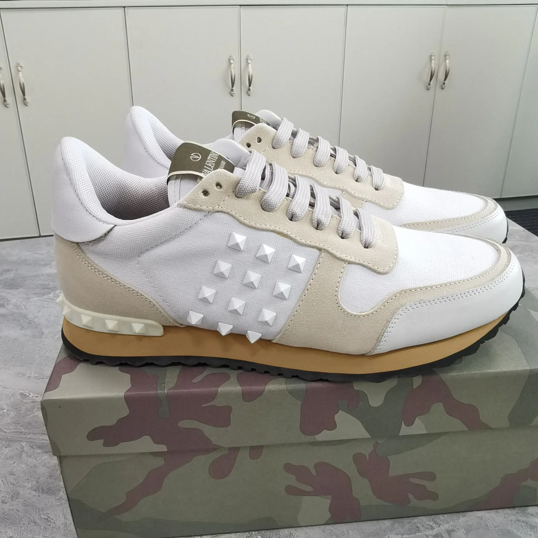 Кроссовки Женские Valentino 10736432