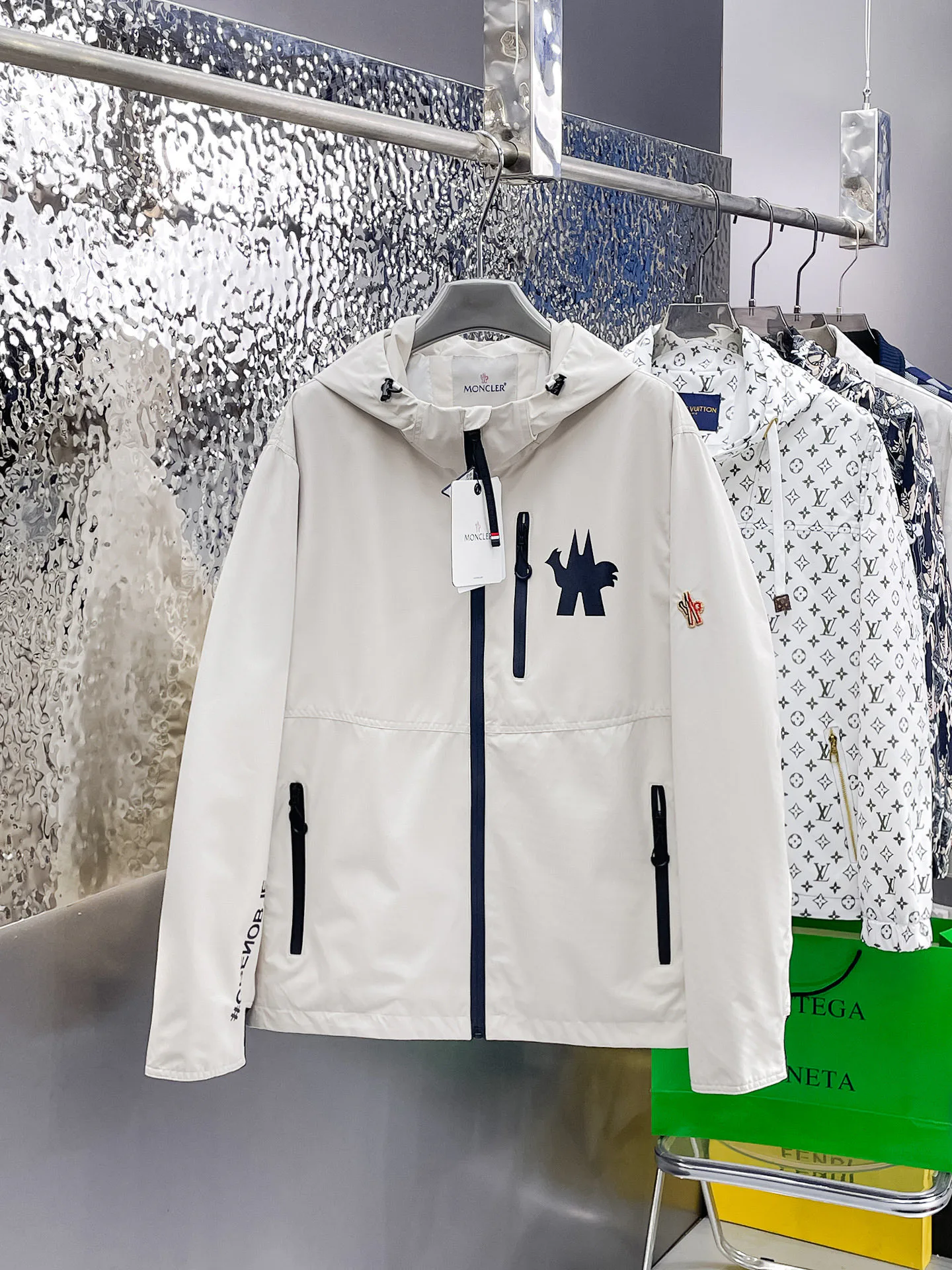 Куртки И Пуховики Мужские Moncler 9352345