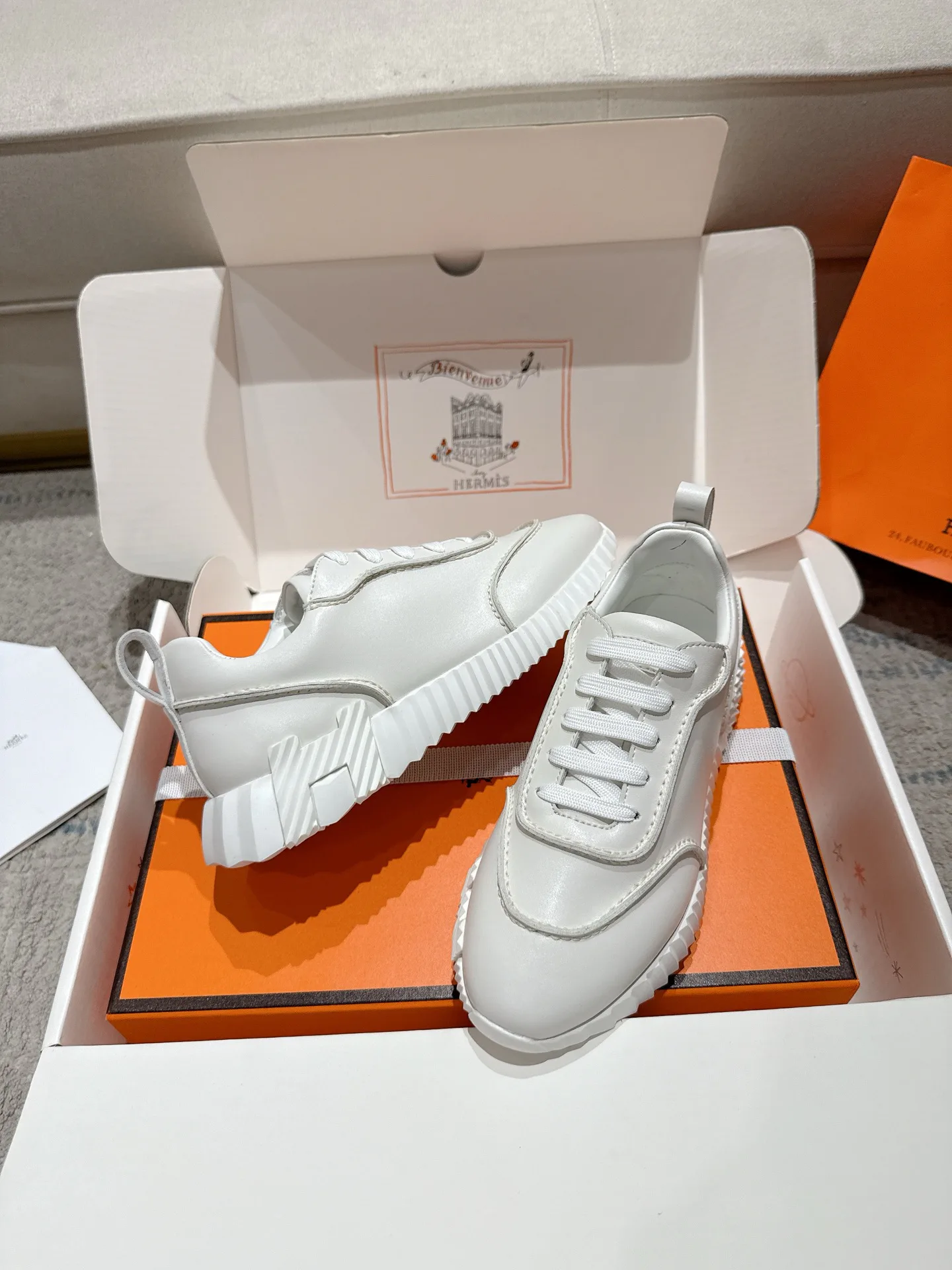 Кроссовки Женские Hermes 17467526