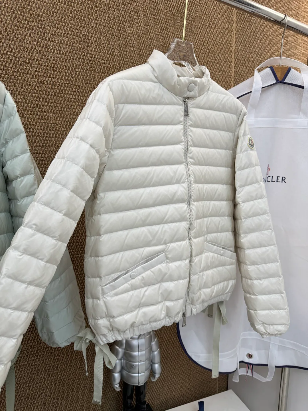 Куртки И Пуховики Женские Moncler 19636093