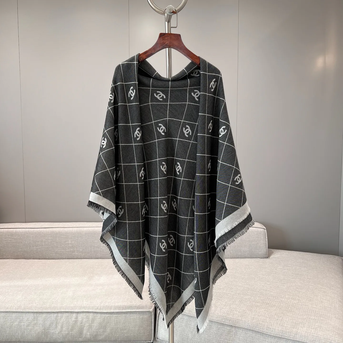 Шарфы Chanel 17913686