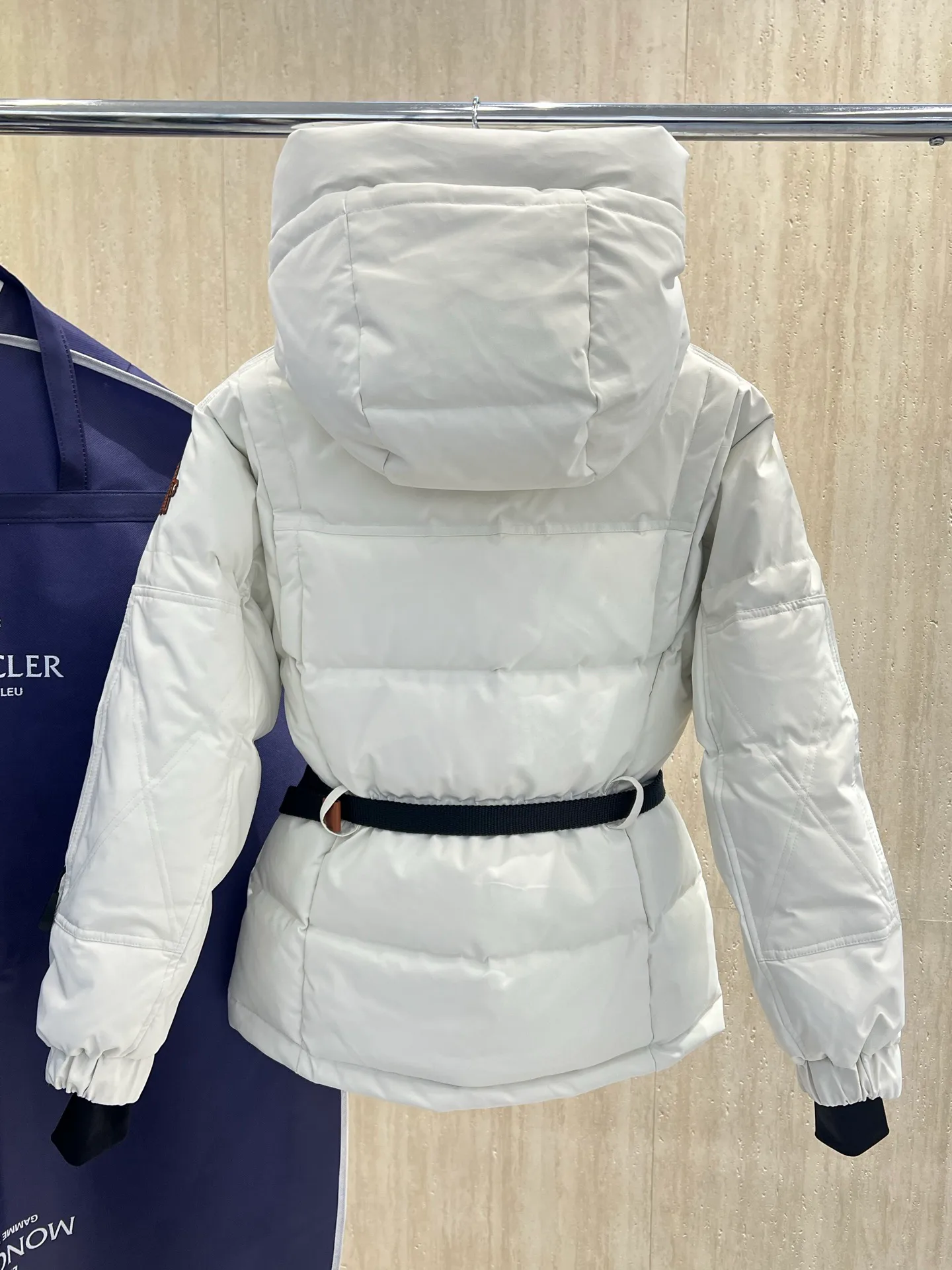 Куртки И Пуховики Женские Moncler 18875977