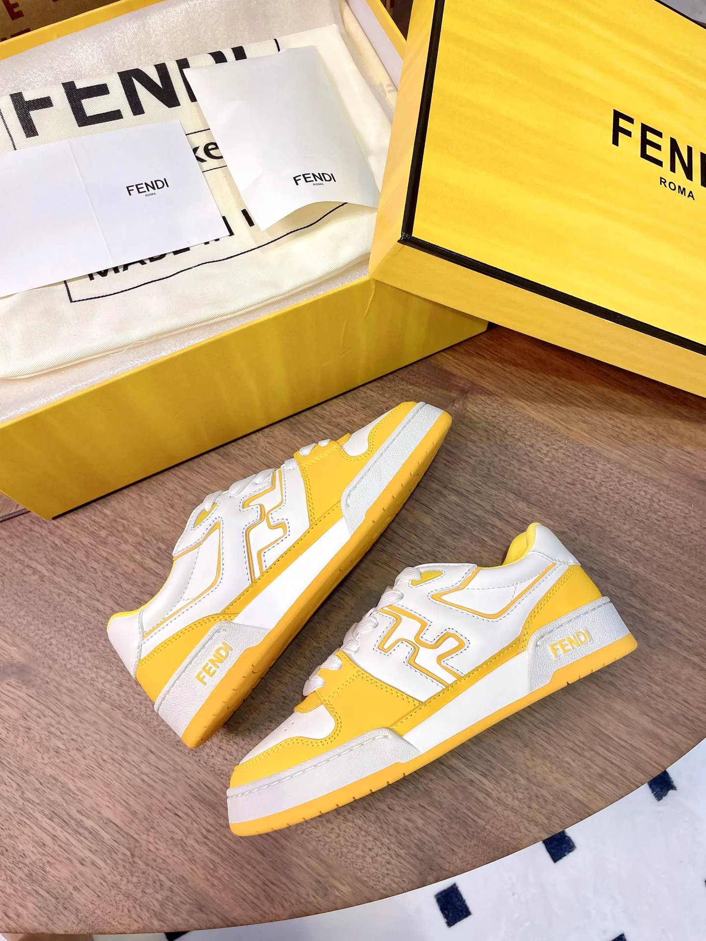 Кроссовки Женские Fendi 17957320