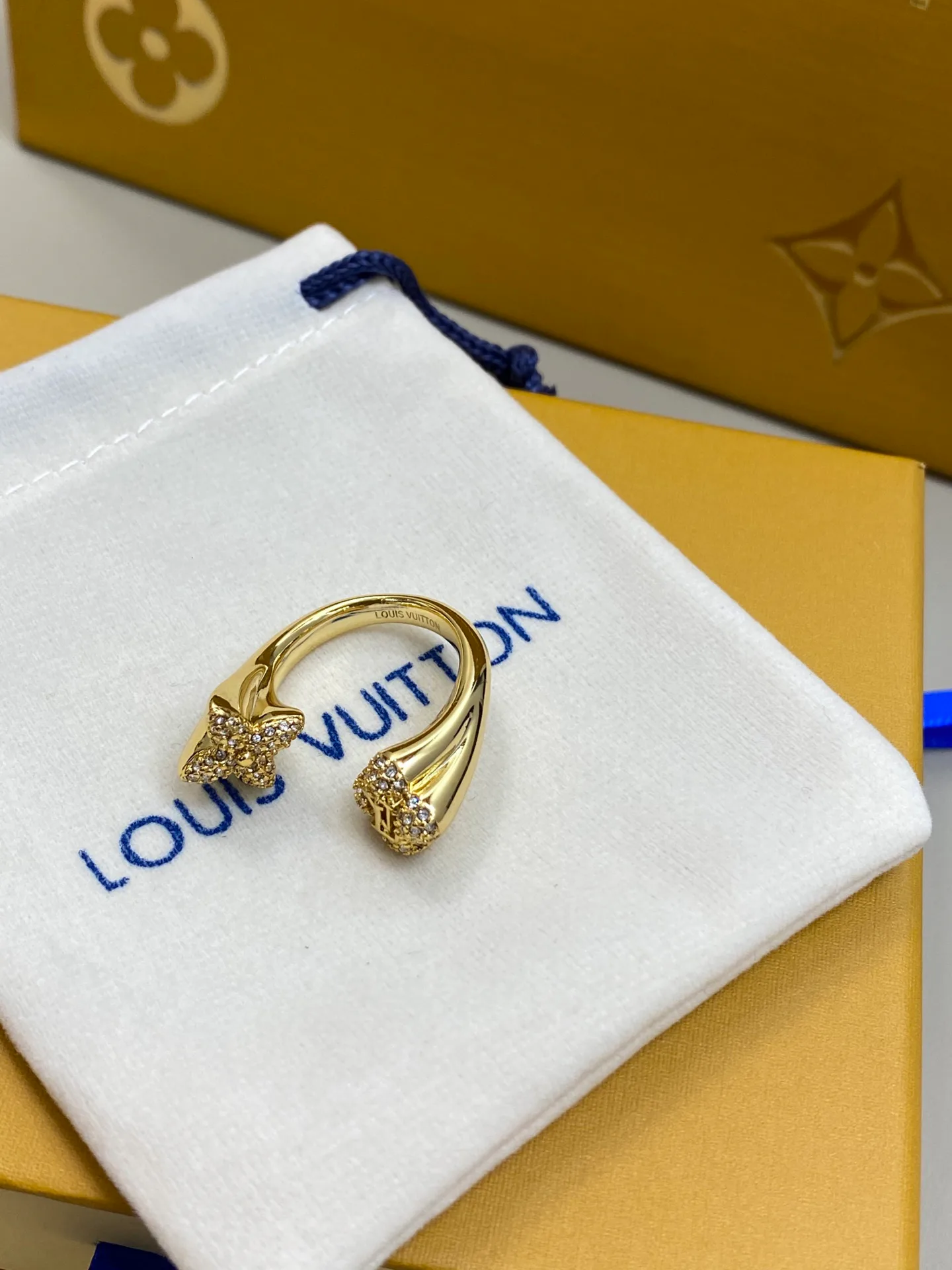 Бижутерия Louis Vuitton 17821898