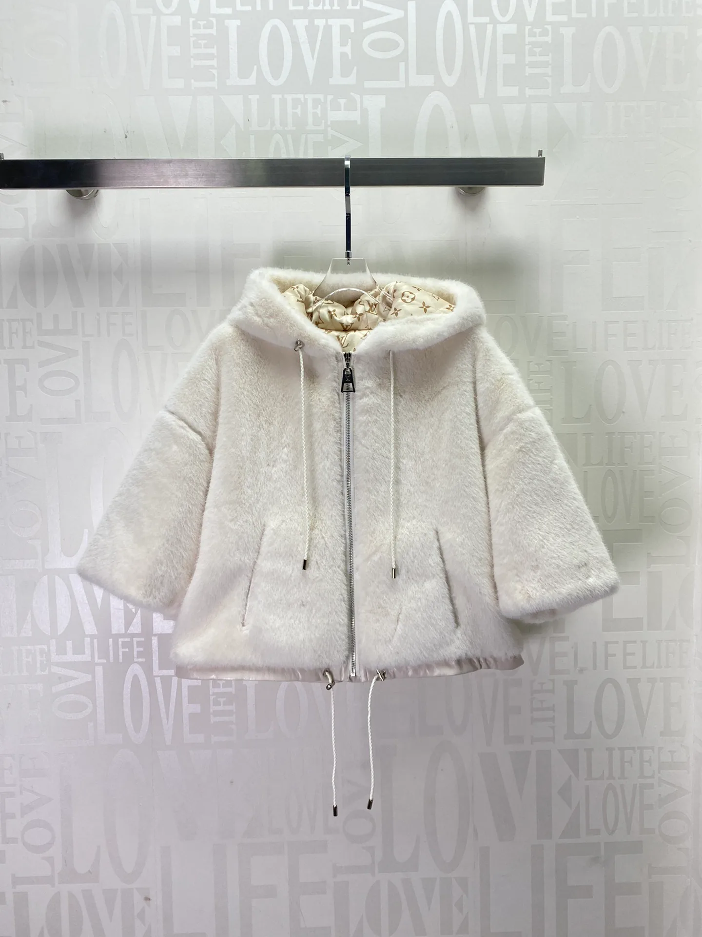 Куртки И Пуховики Женские Louis Vuitton 950631