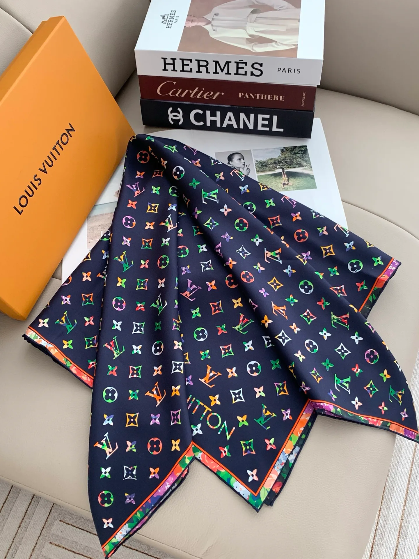 Платки Louis Vuitton 18476595