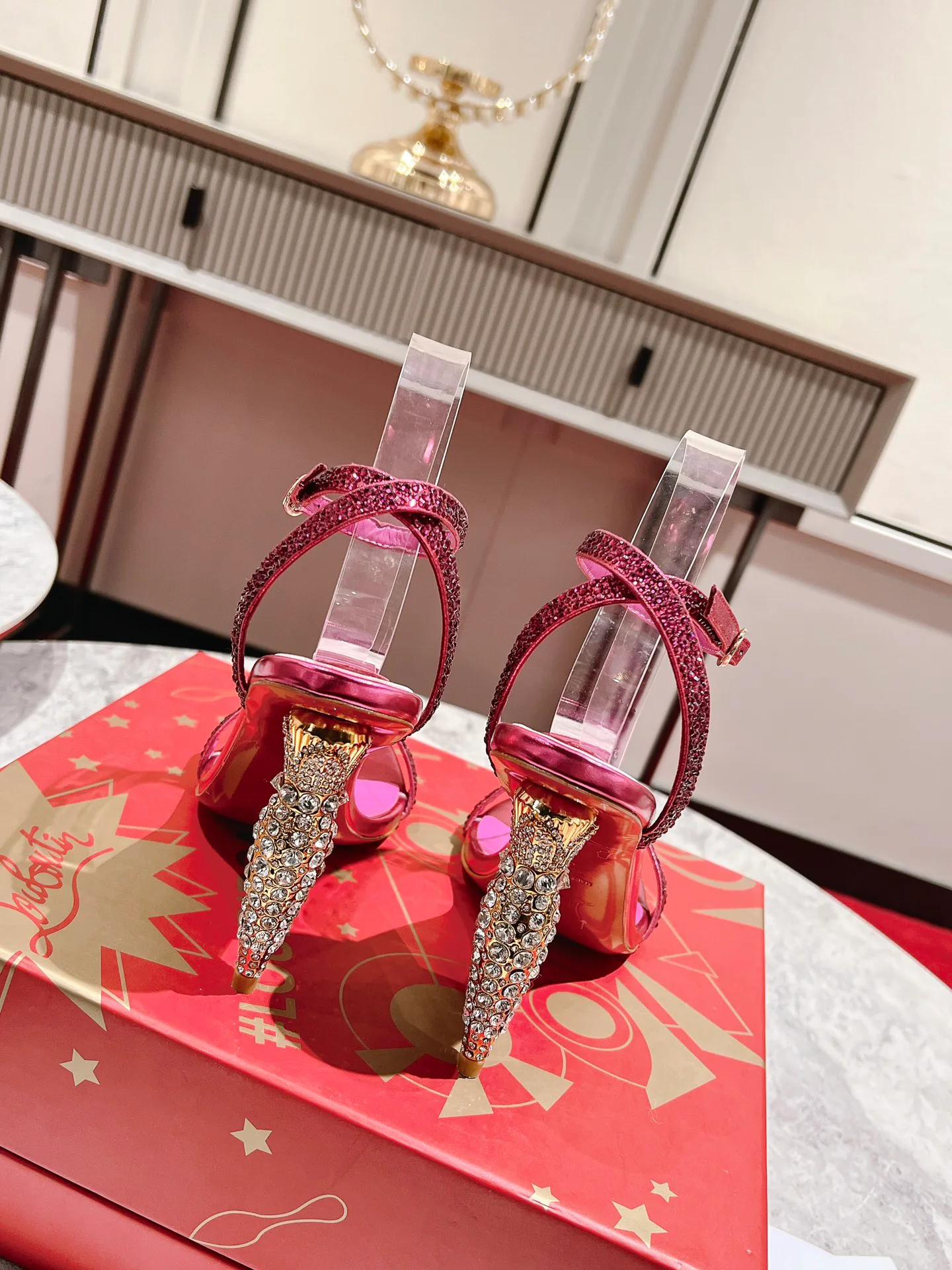 Босоножки Женские Christian Louboutin 21627