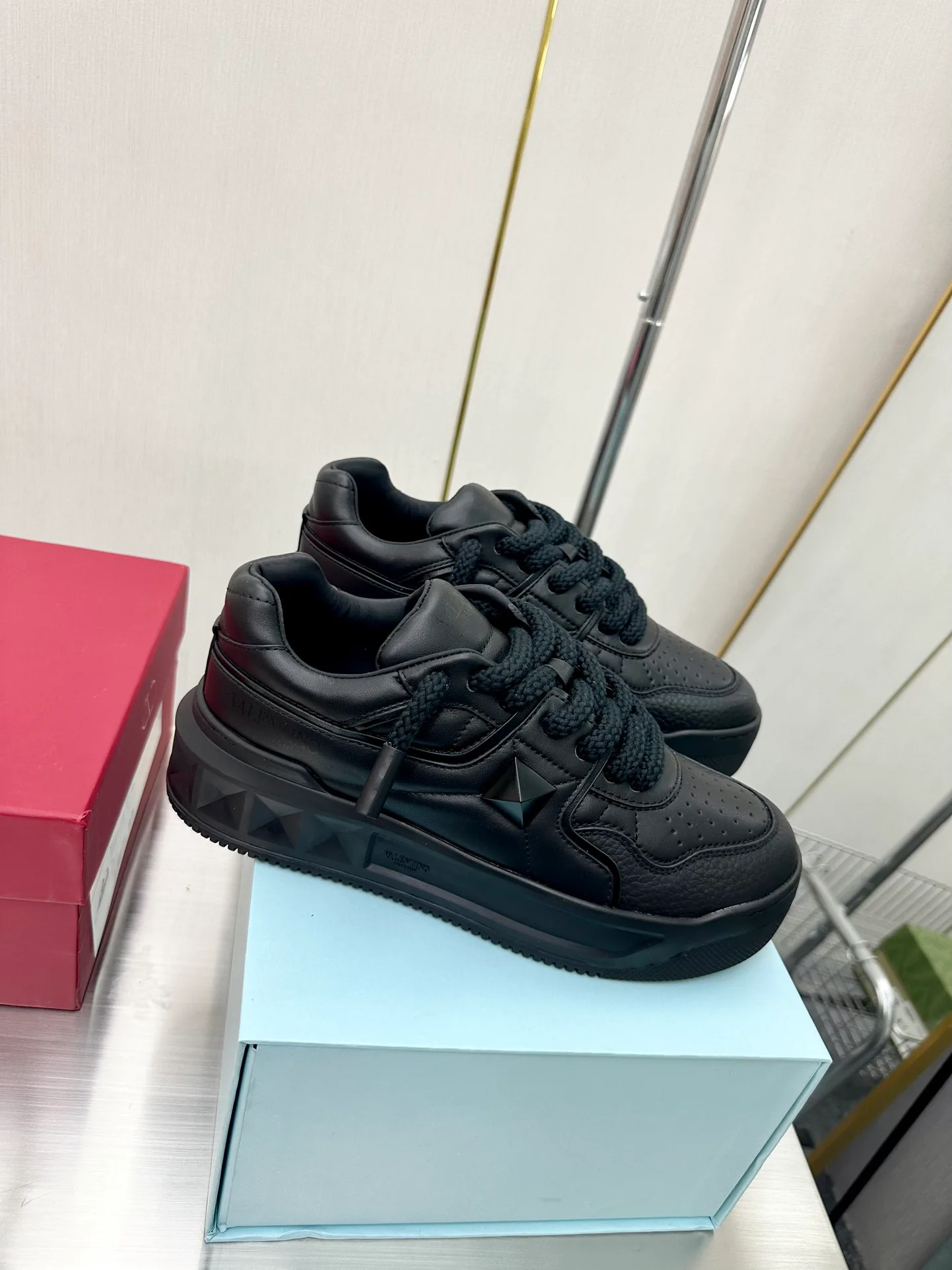 Кроссовки Женские Valentino 17904333