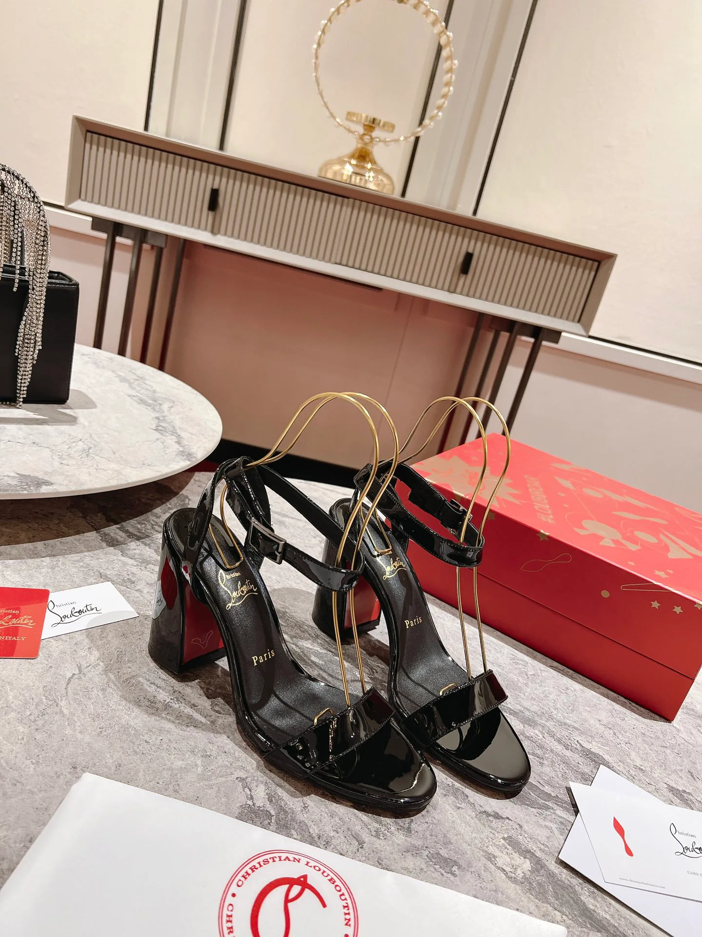 Босоножки Женские Christian Louboutin 14354181