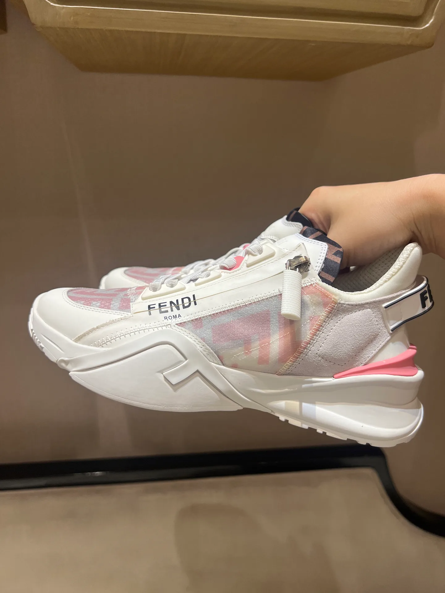 Кроссовки Женские Fendi 10557