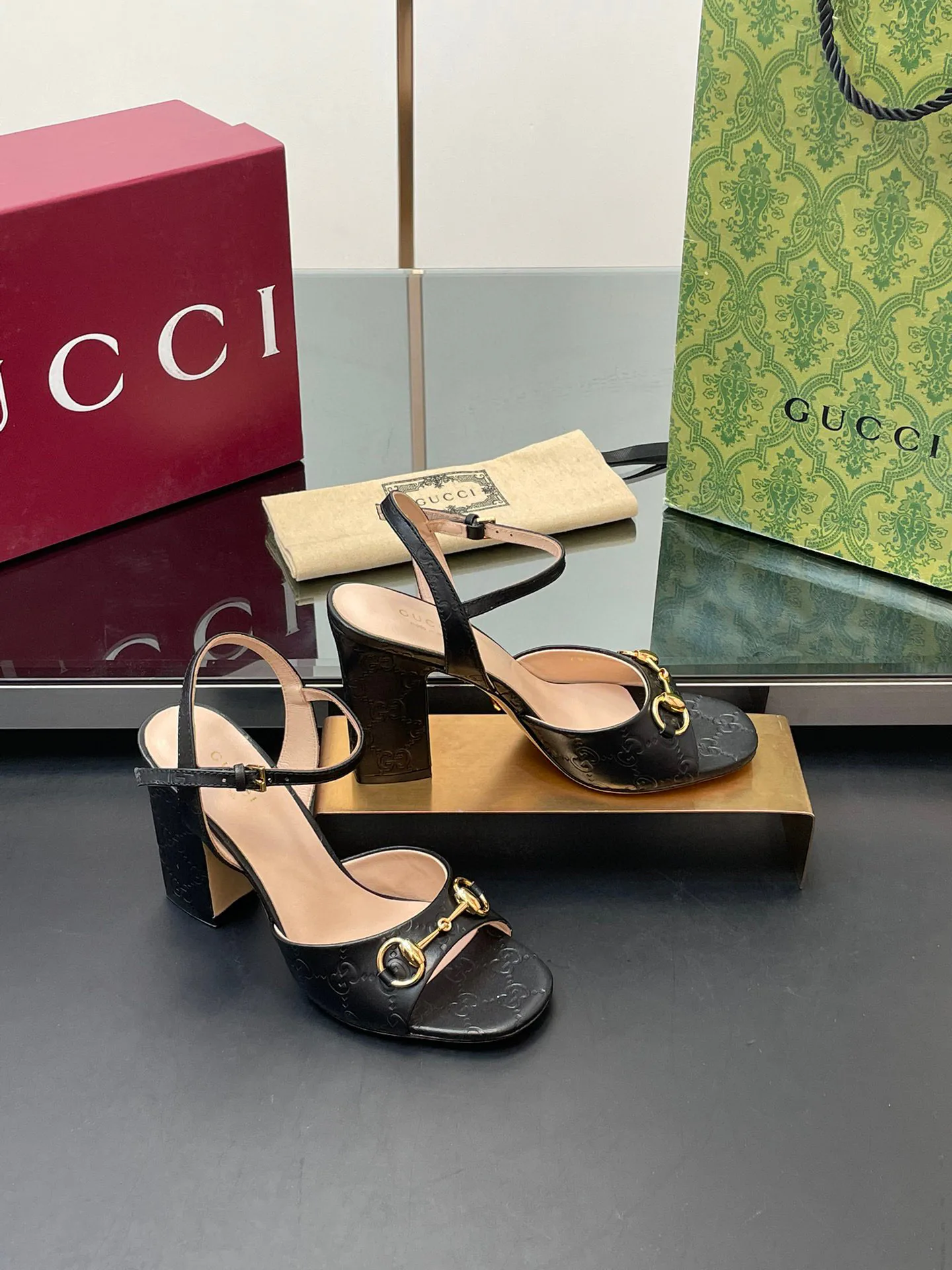 Босоножки Женские Gucci 17614710