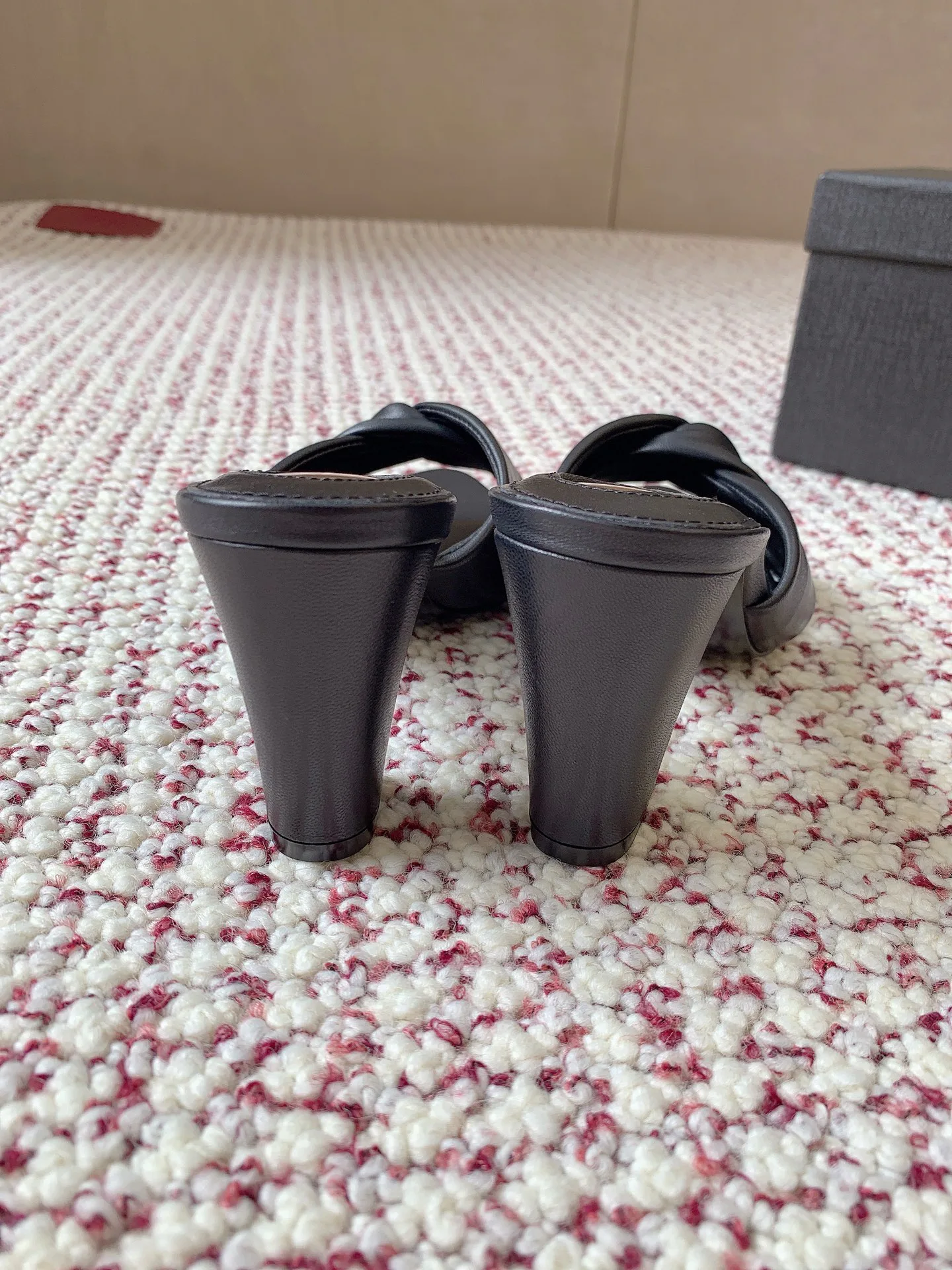 Босоножки Женские Saint Laurent 11924366