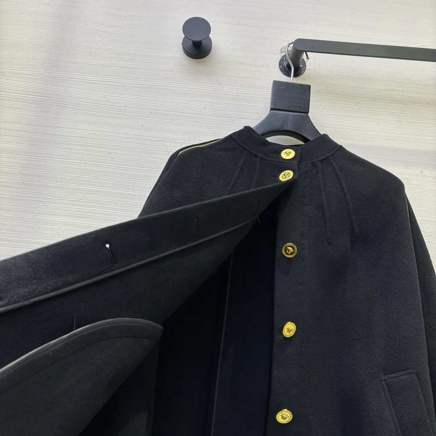 Куртки И Пуховики Женские Versace 562221