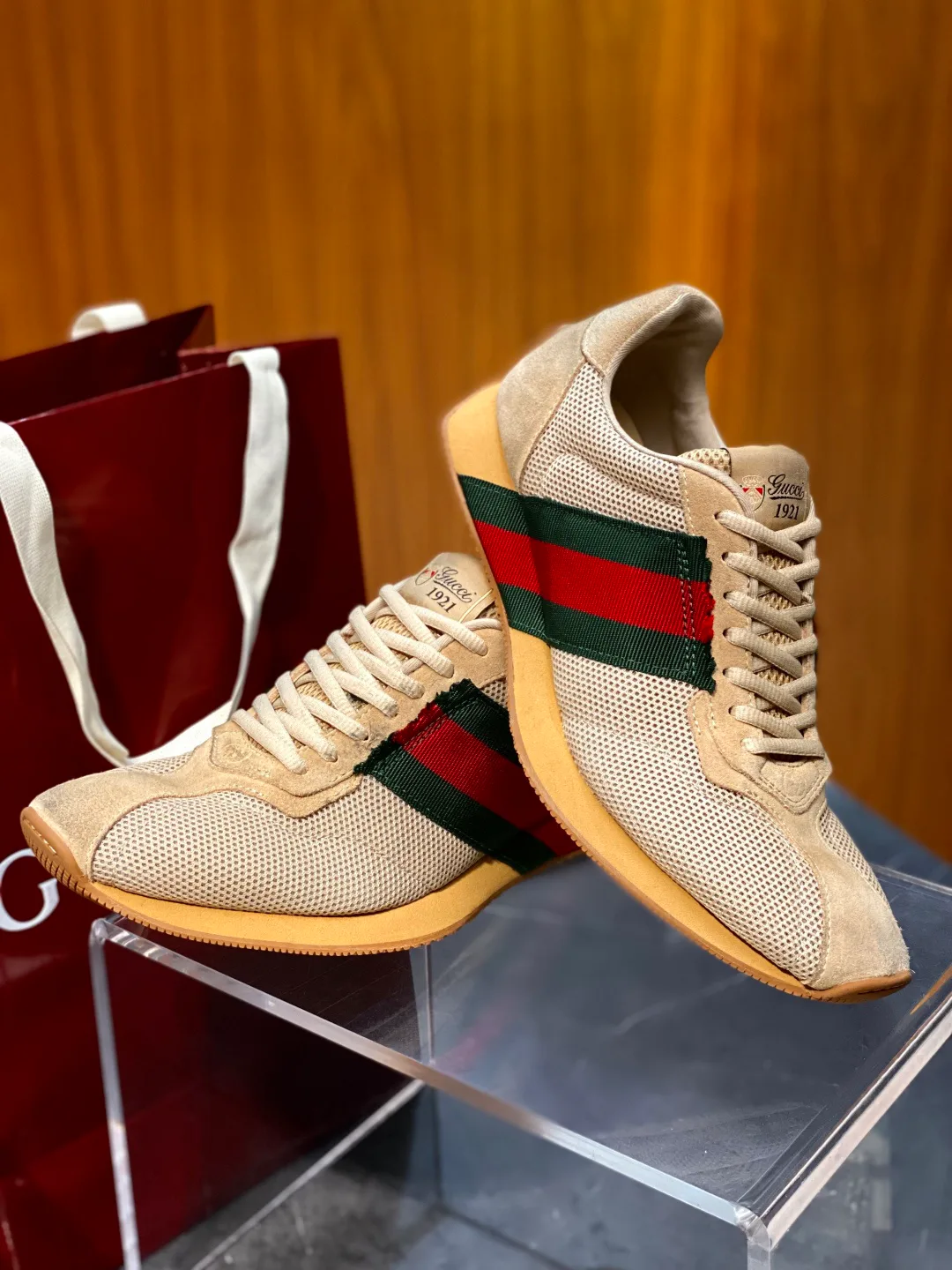 Кроссовки Женские Gucci 18119355