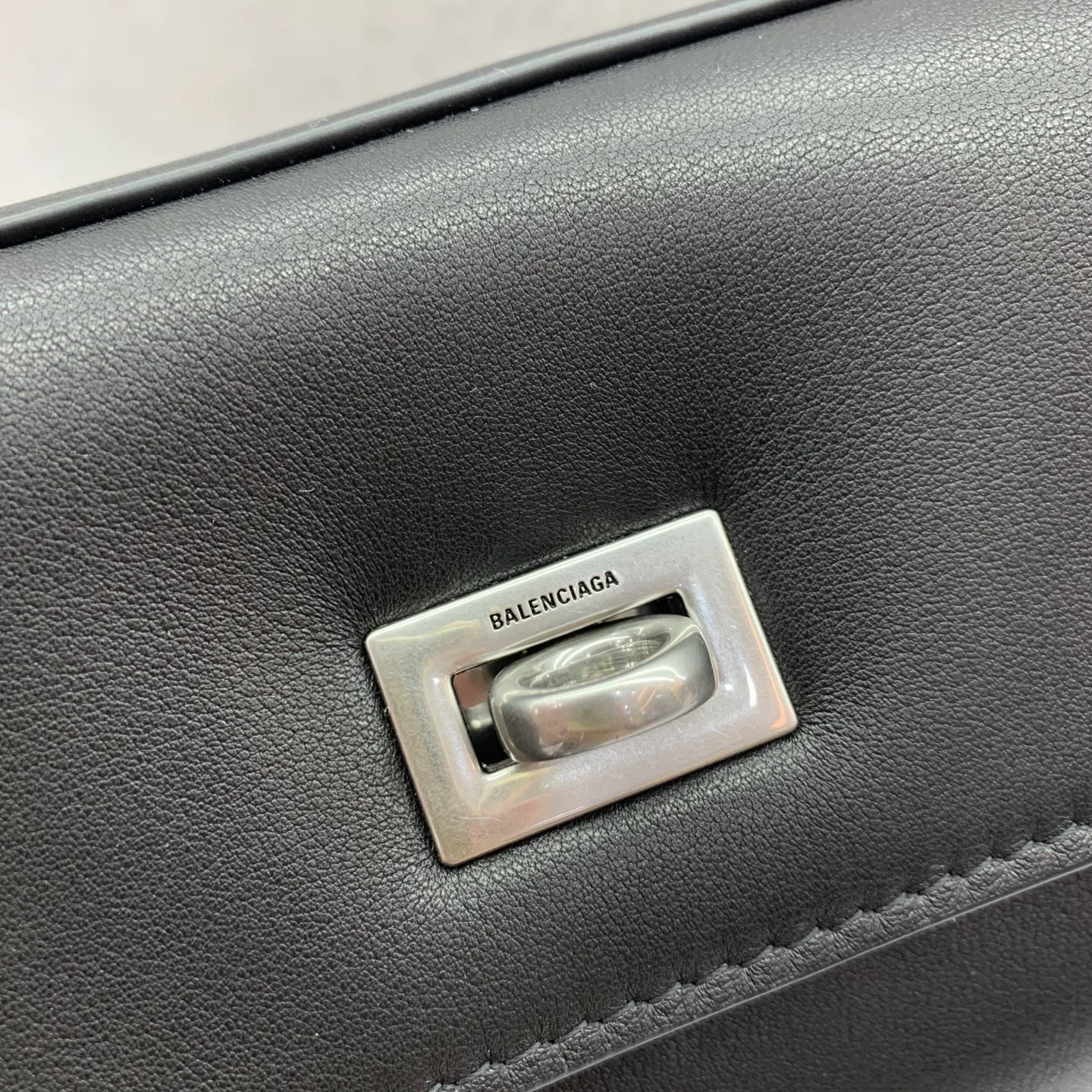 Сумки На Ремне Женские Balenciaga 10026000