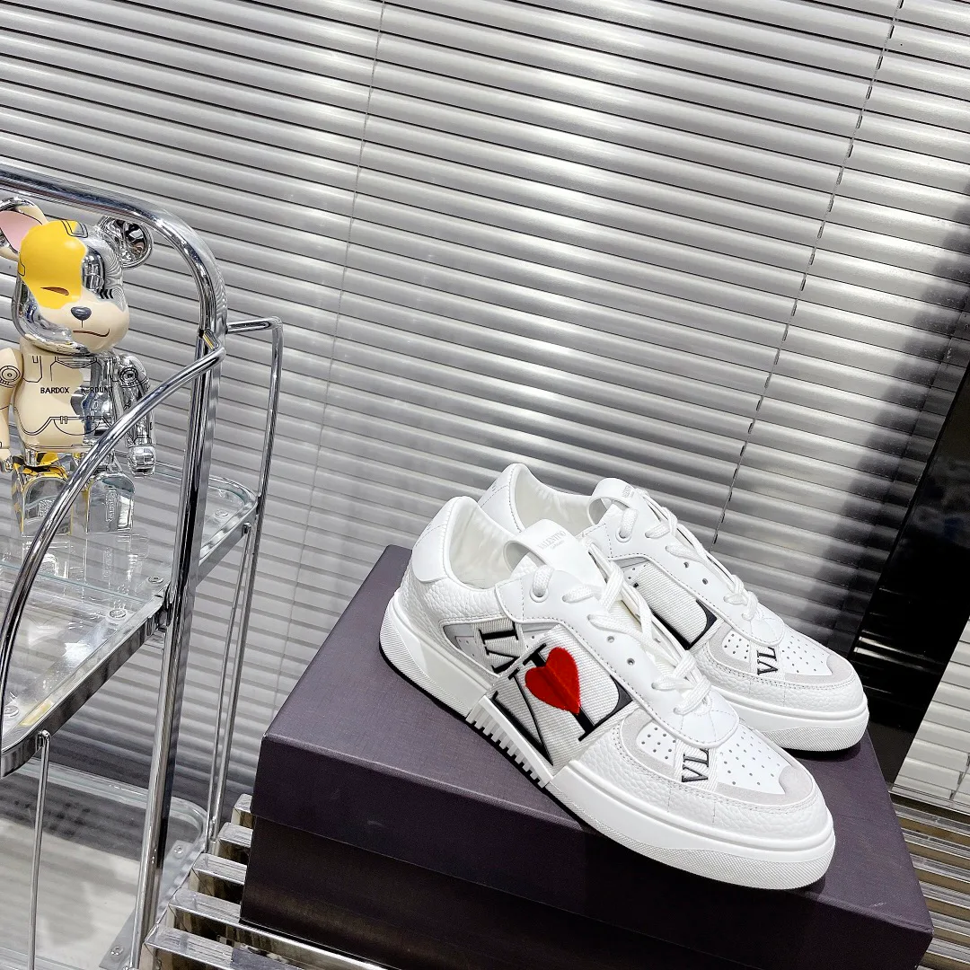 Кроссовки Женские Valentino 904555