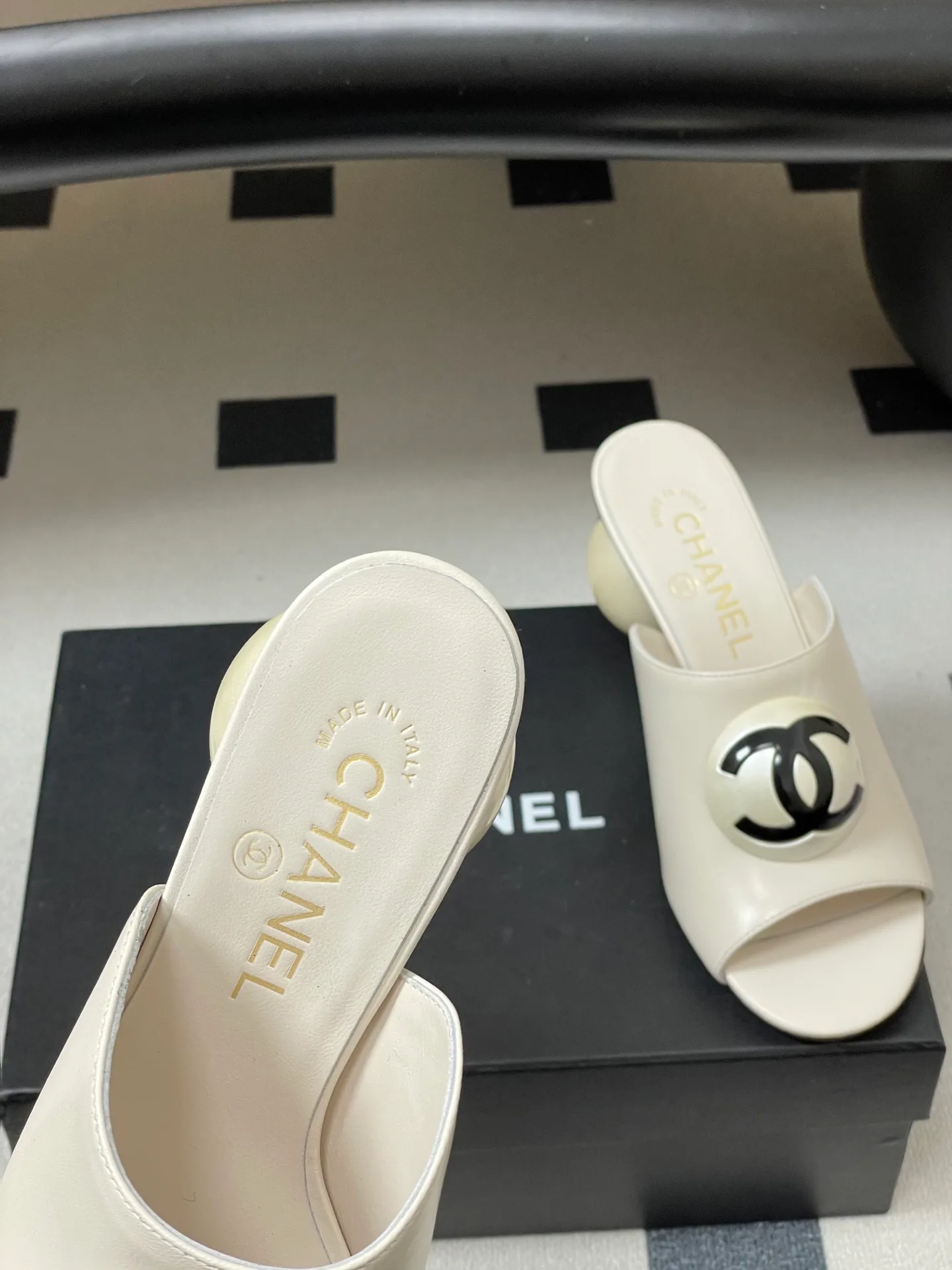 Босоножки Женские Chanel 10993917