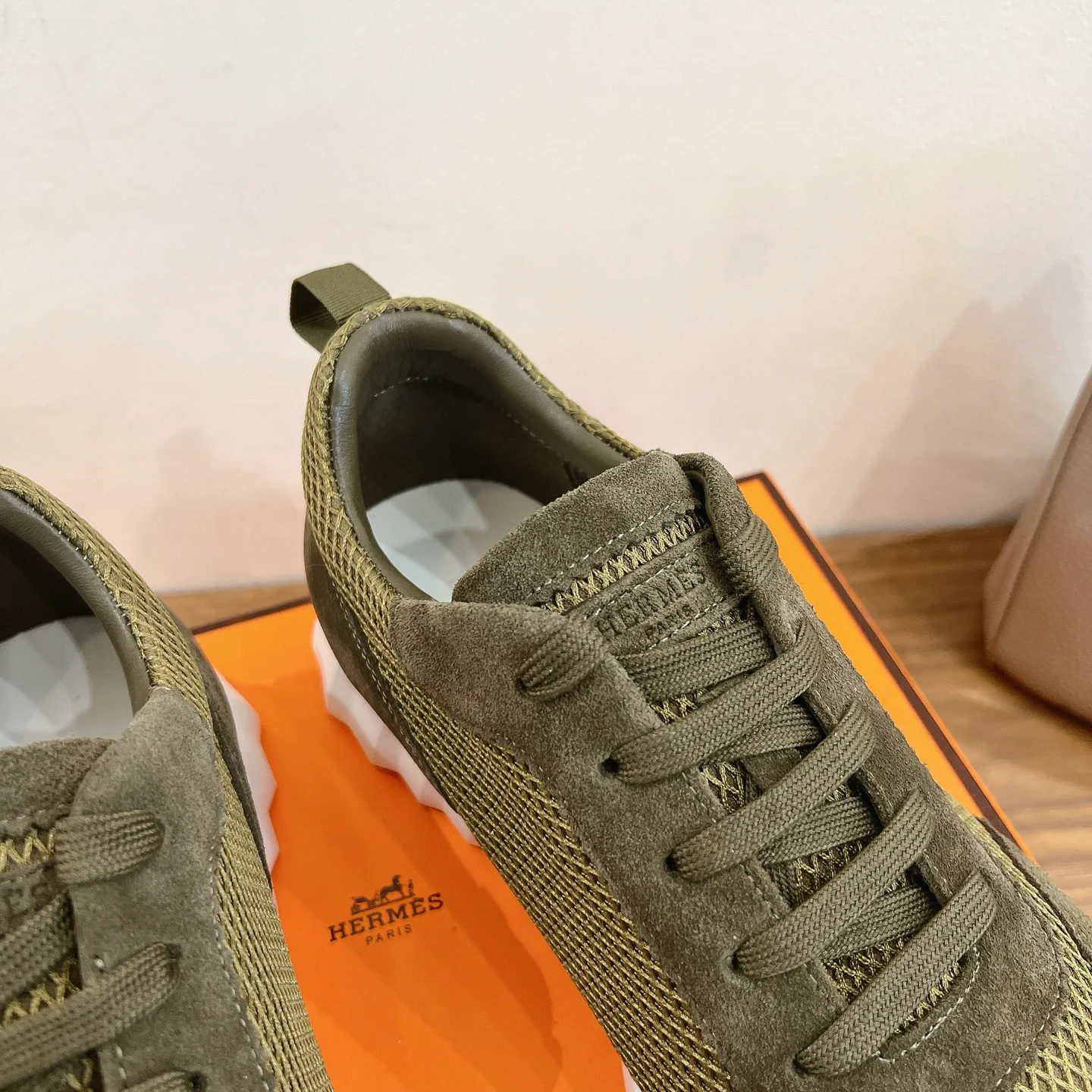 Кроссовки Женские Hermes 18729634