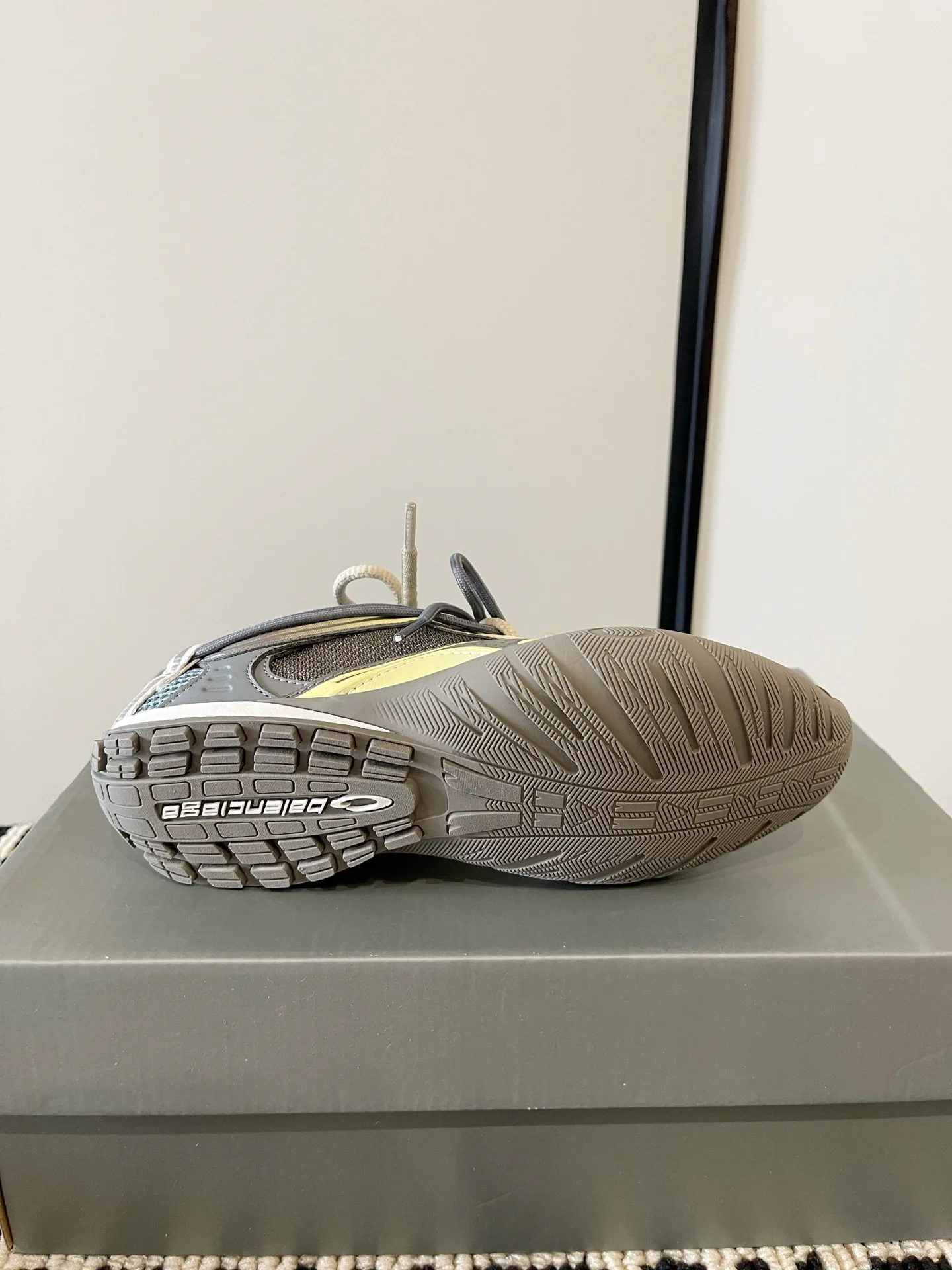 Кроссовки Женские Balenciaga 18386313