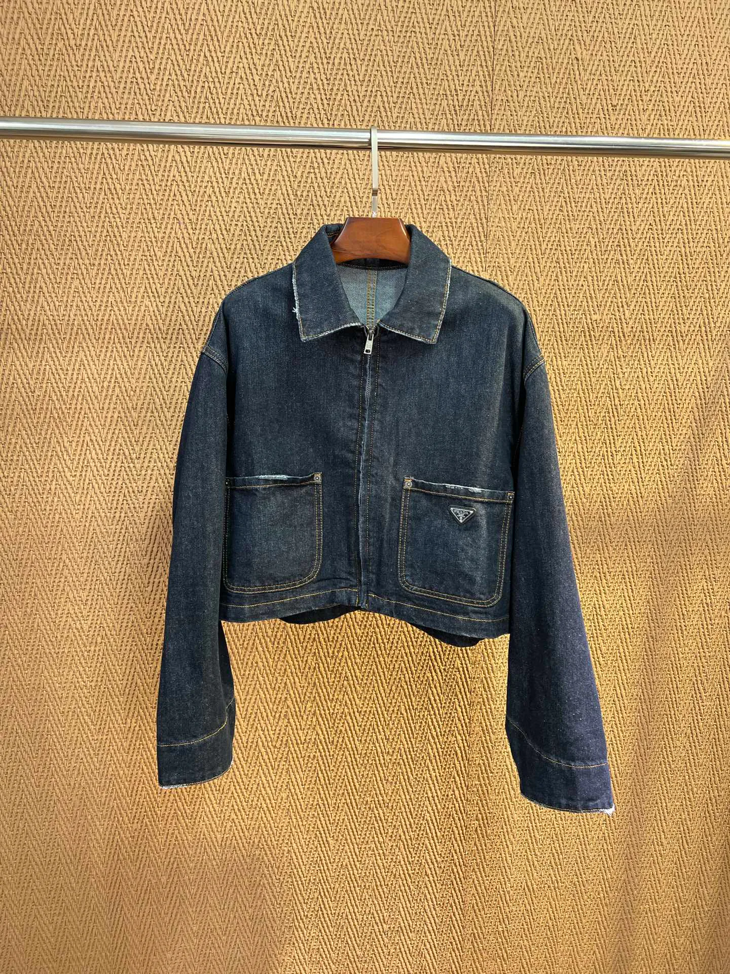 Куртки И Пуховики Женские Prada 18677473