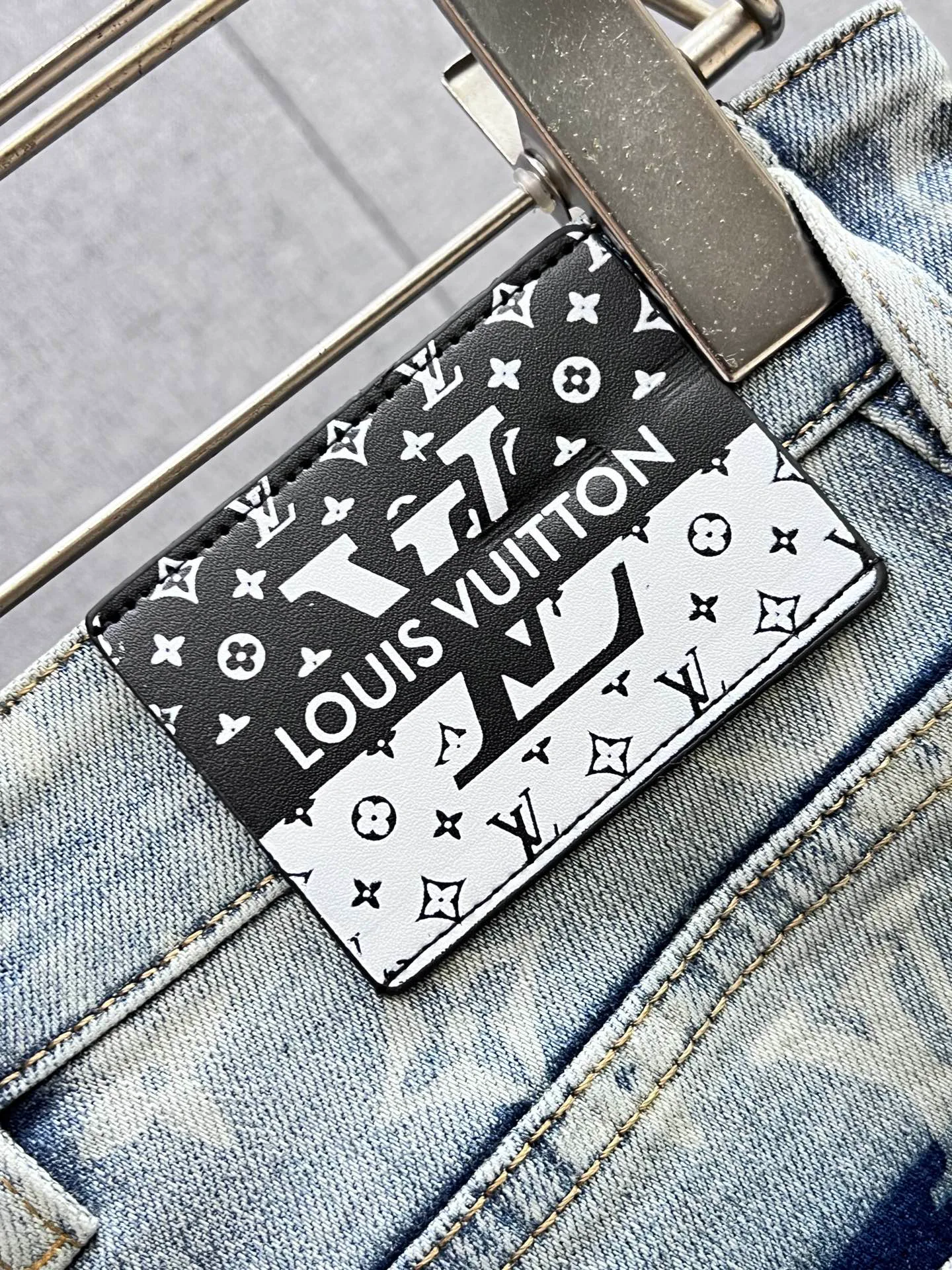 Джинсы Мужские Louis Vuitton 18097850