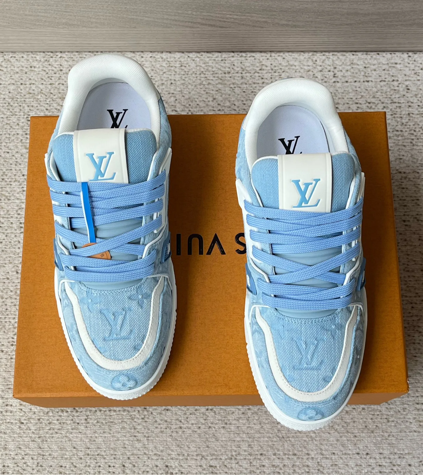 Кроссовки Женские Louis Vuitton 17972118