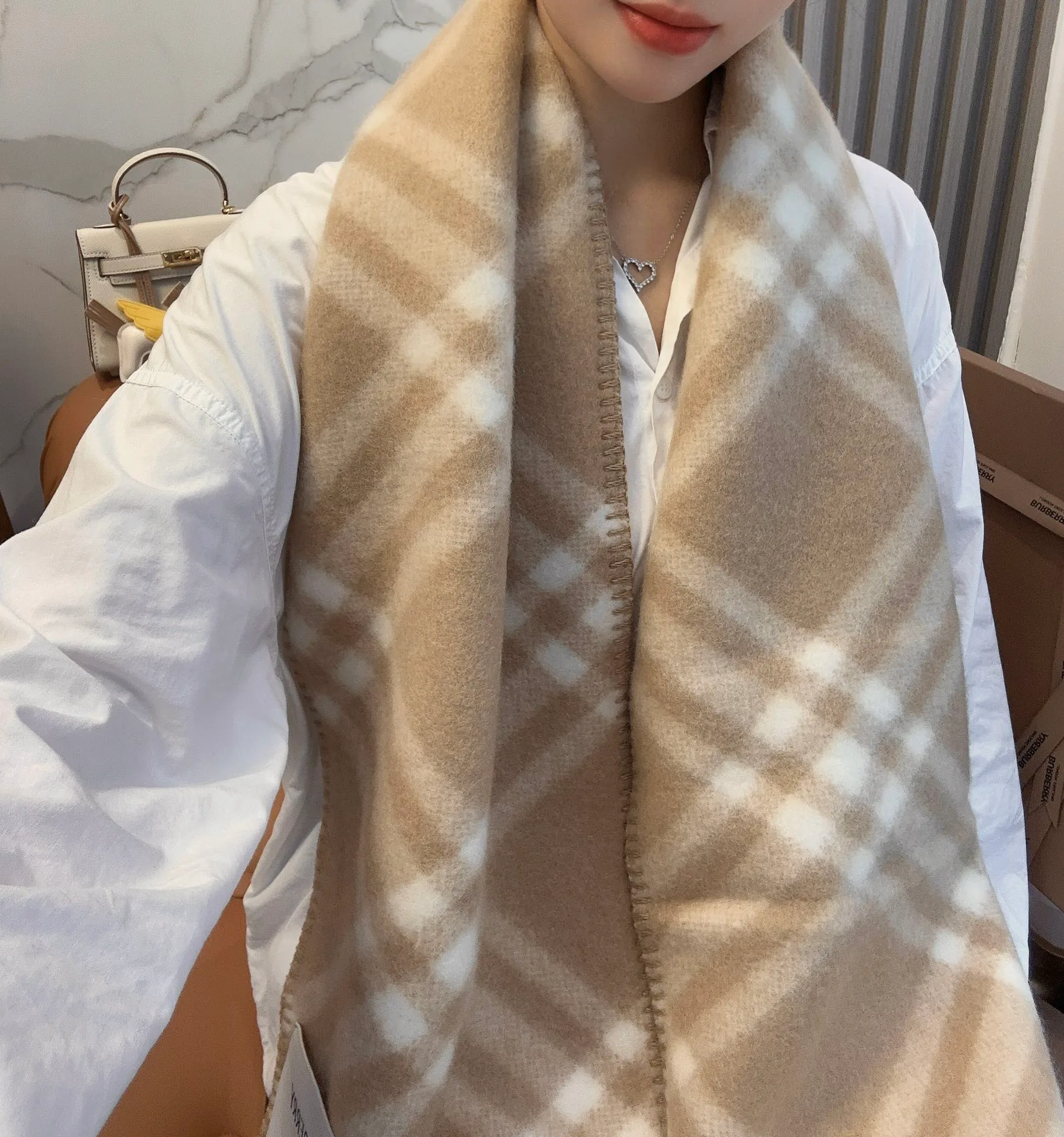 Шарфы Burberry 18401216
