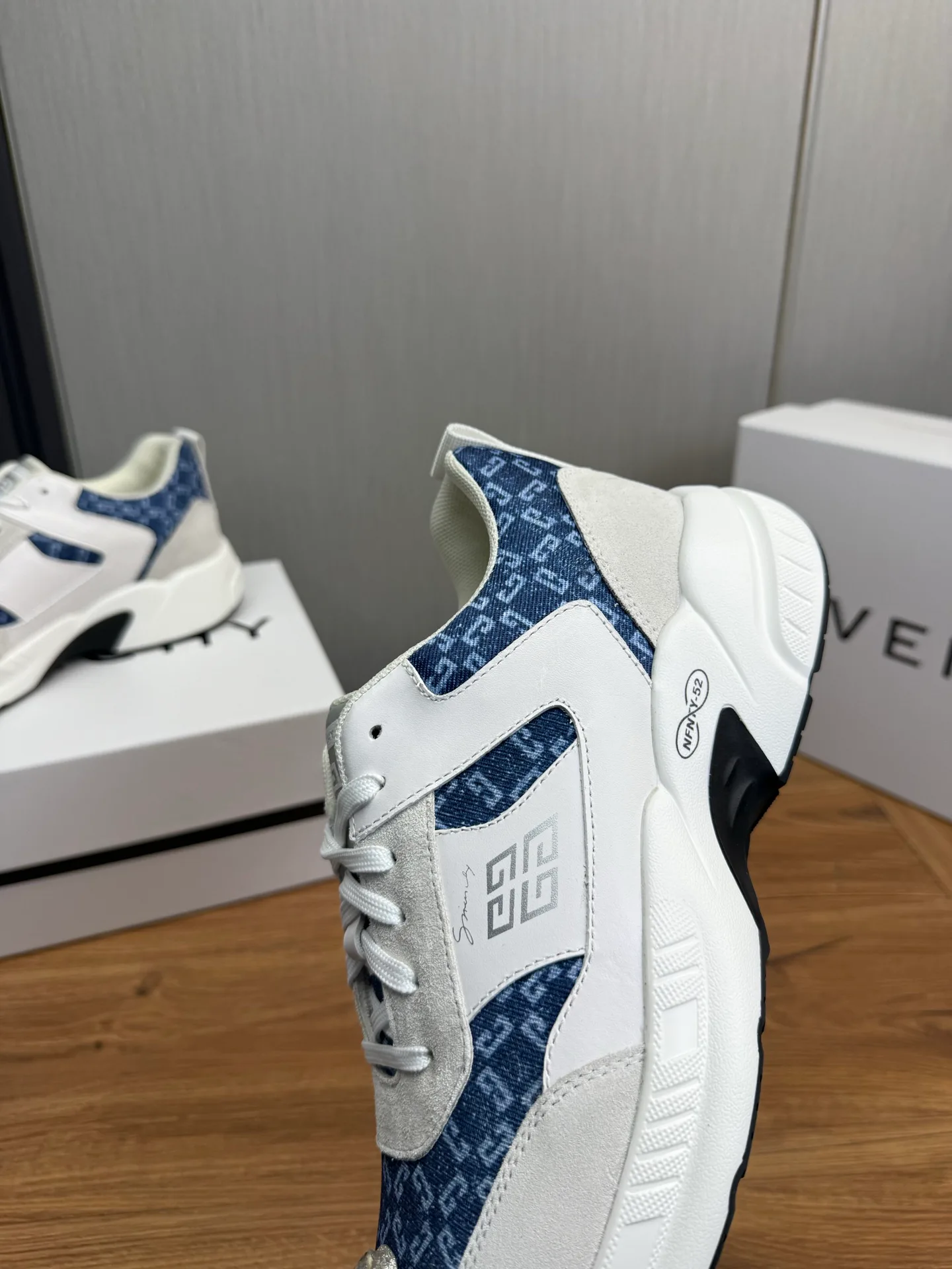 Кроссовки Мужские Givenchy 2380937