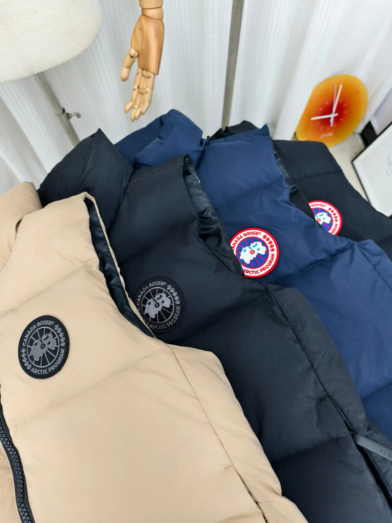 Жилеты Женские Canada Goose 4022680
