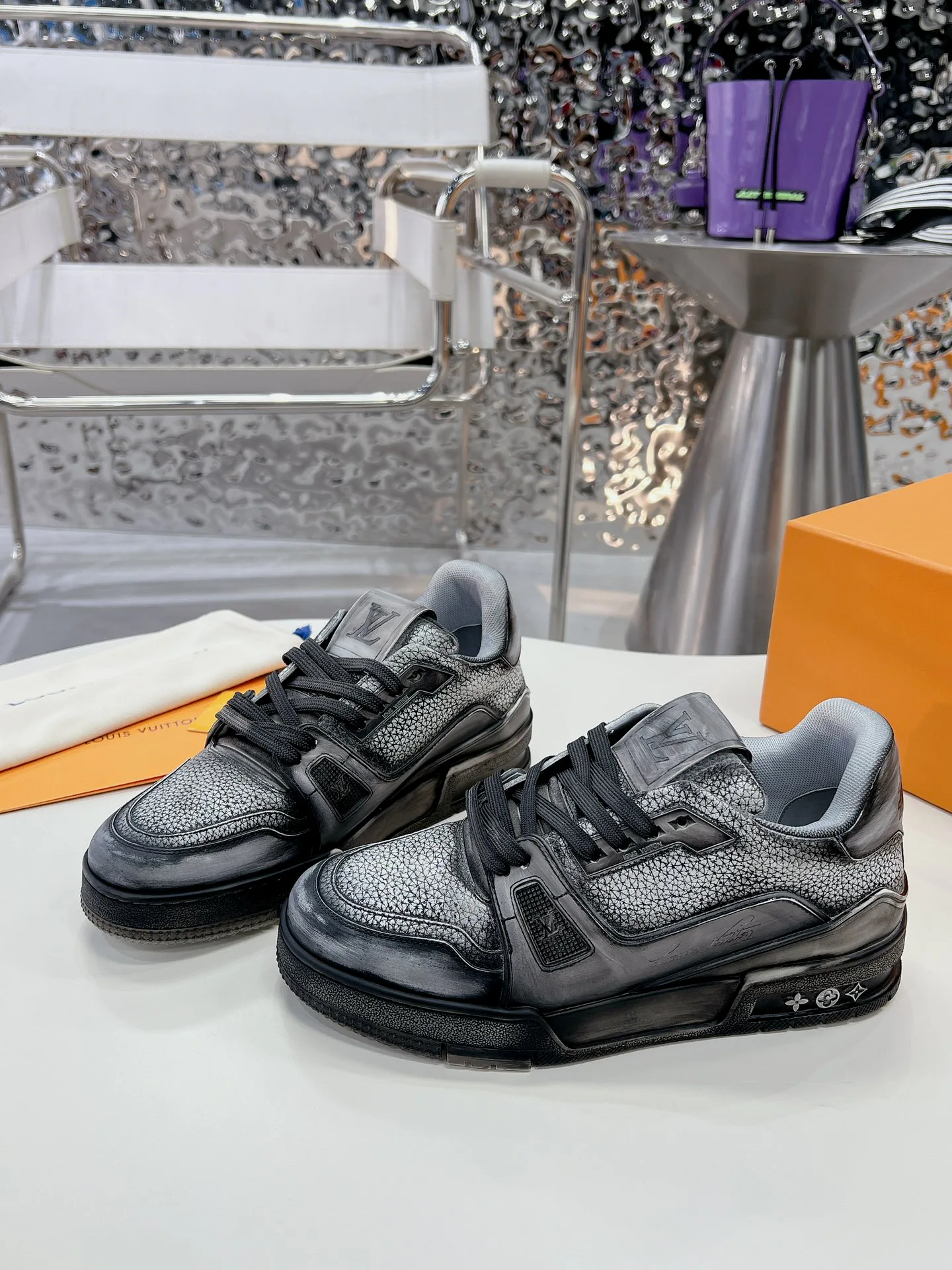 Кроссовки Женские Louis Vuitton 11778710