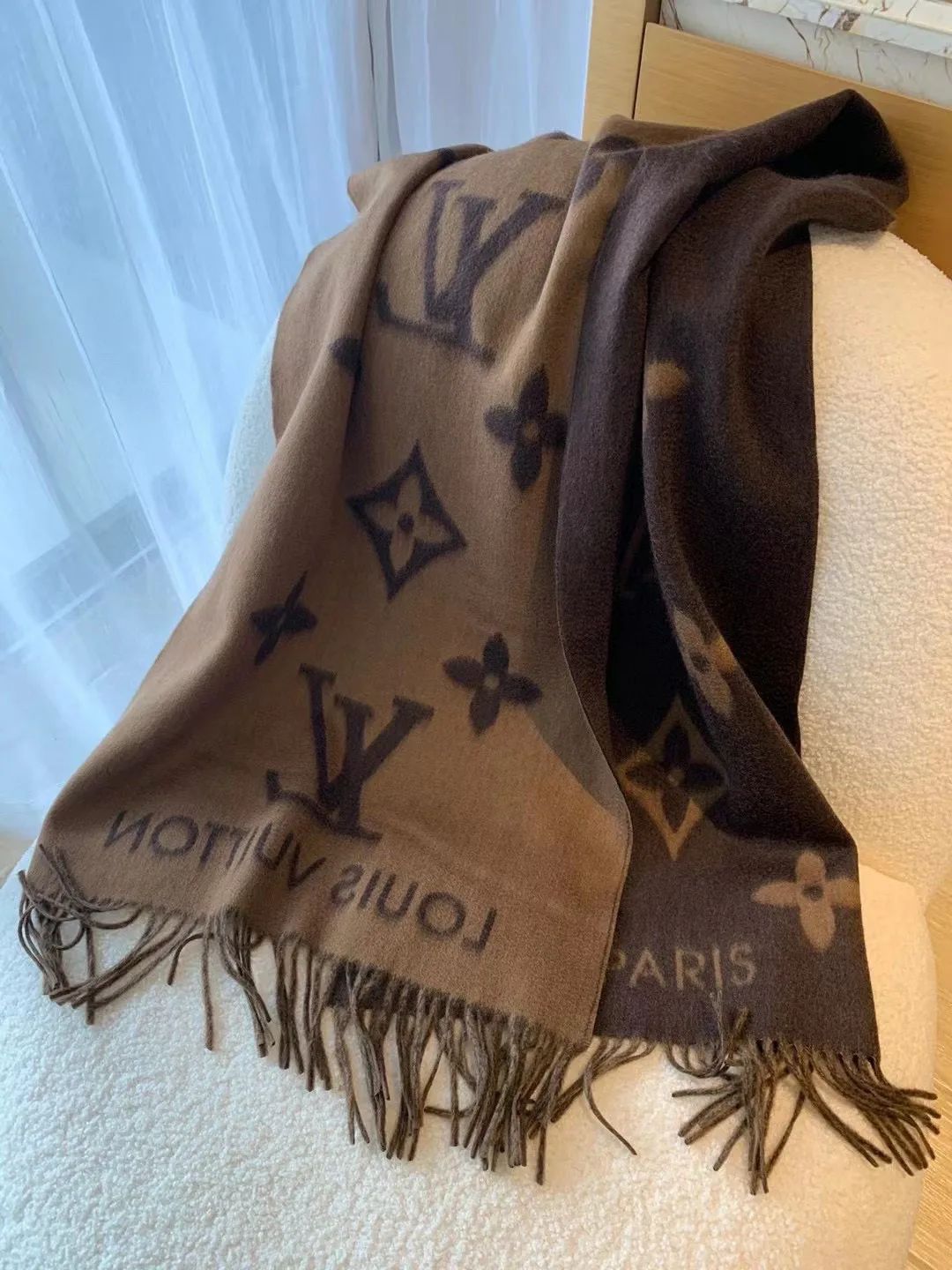 Шарфы Louis Vuitton 18141172