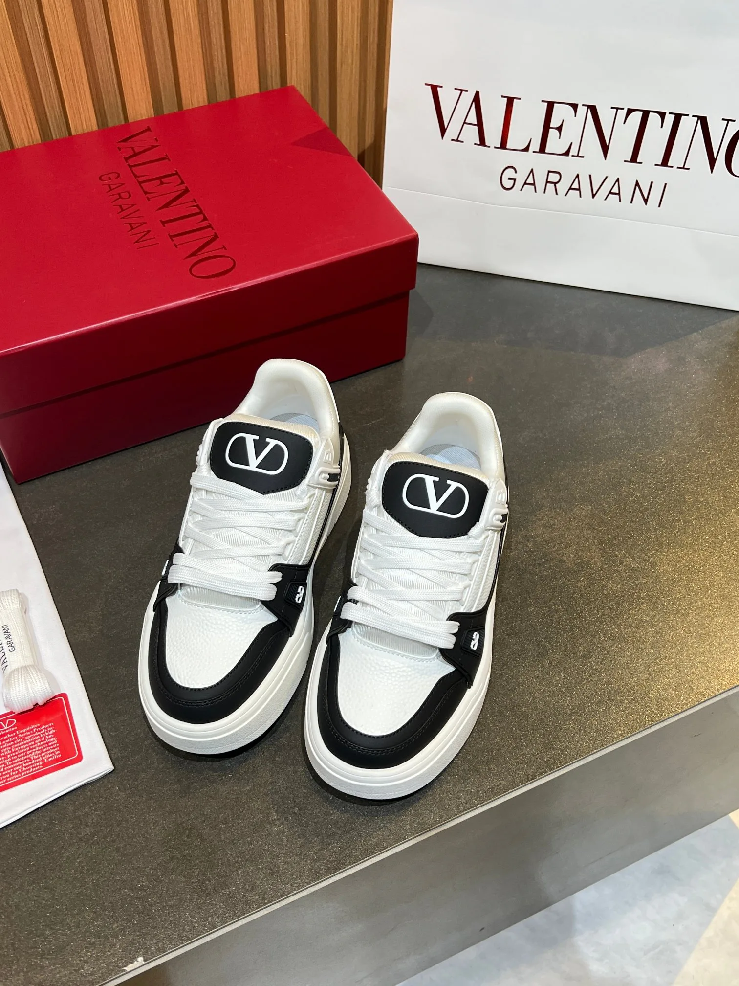Кроссовки Женские Valentino 11575957