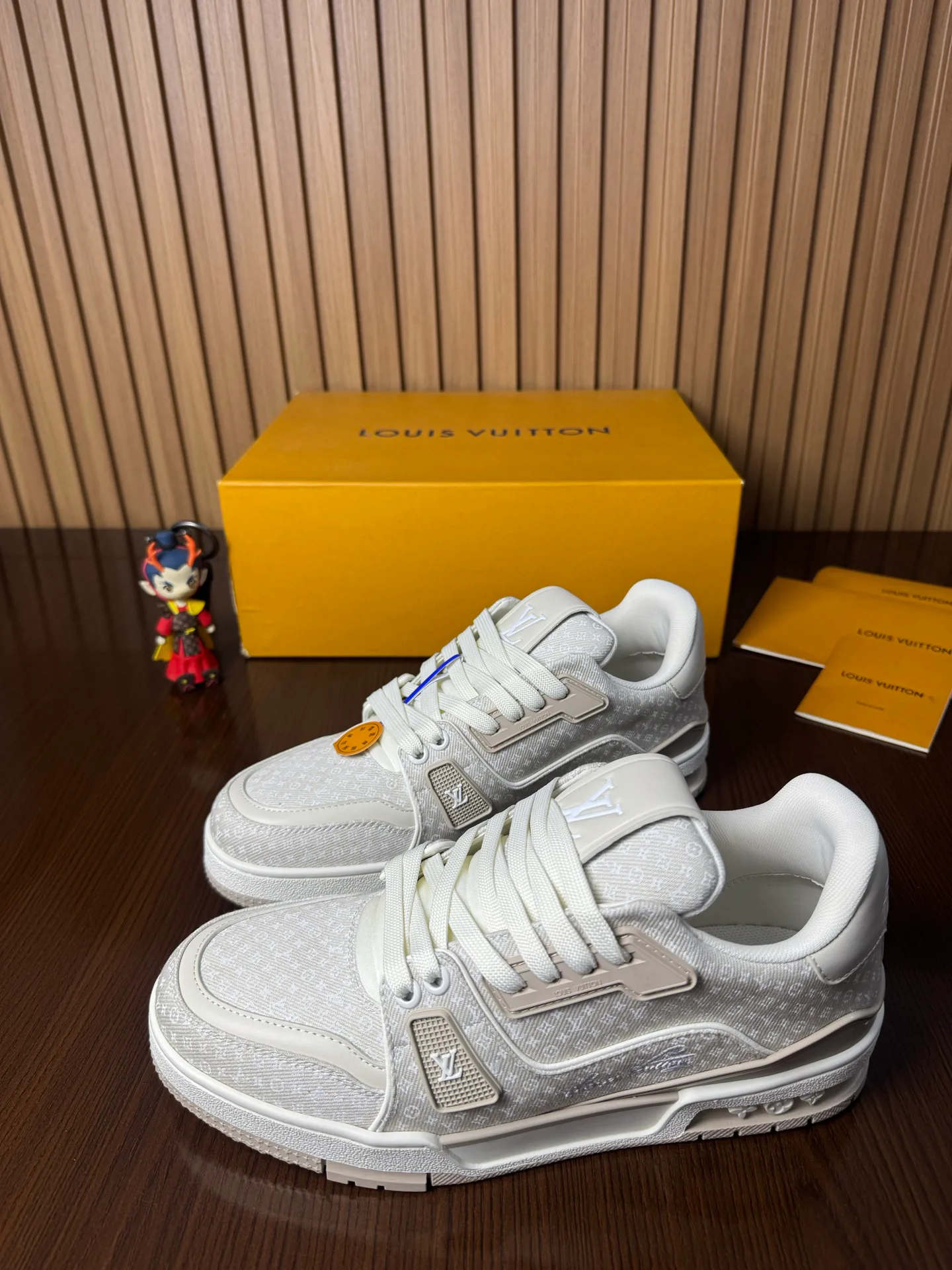 Кроссовки Женские Louis Vuitton 18467452