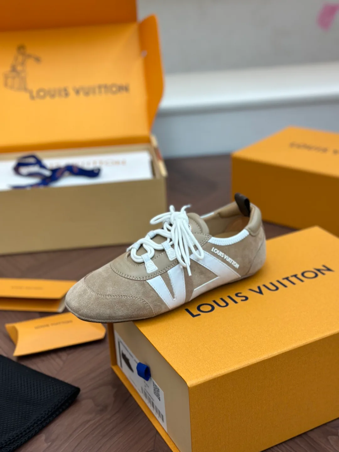Кроссовки Женские Louis Vuitton 19480031