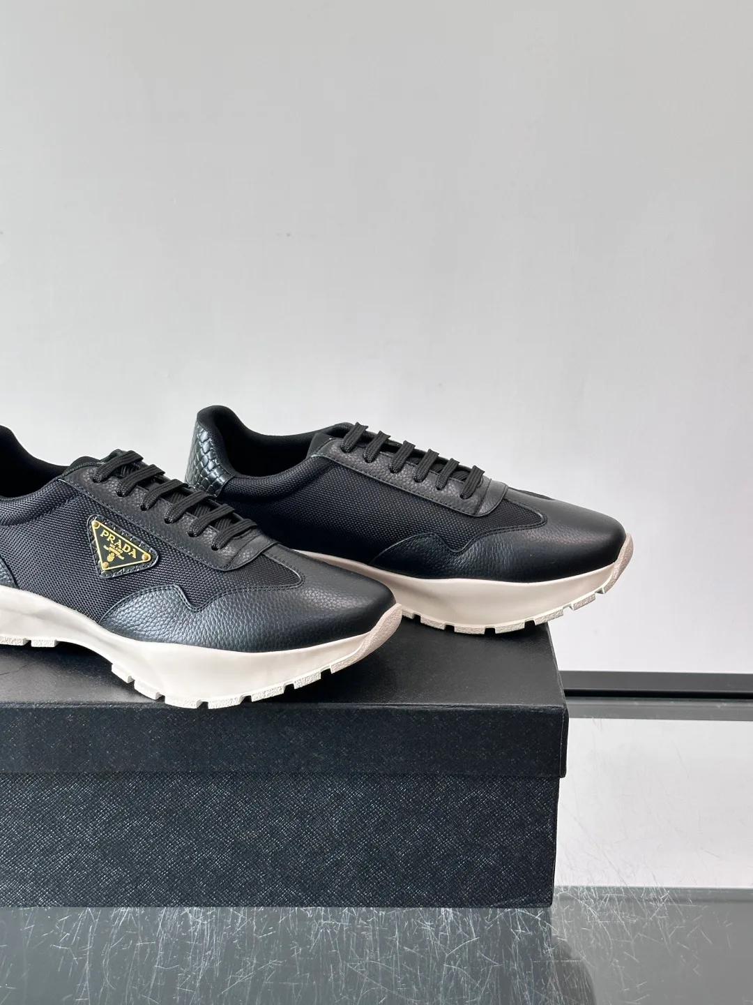 Кроссовки Мужские Prada 17982157