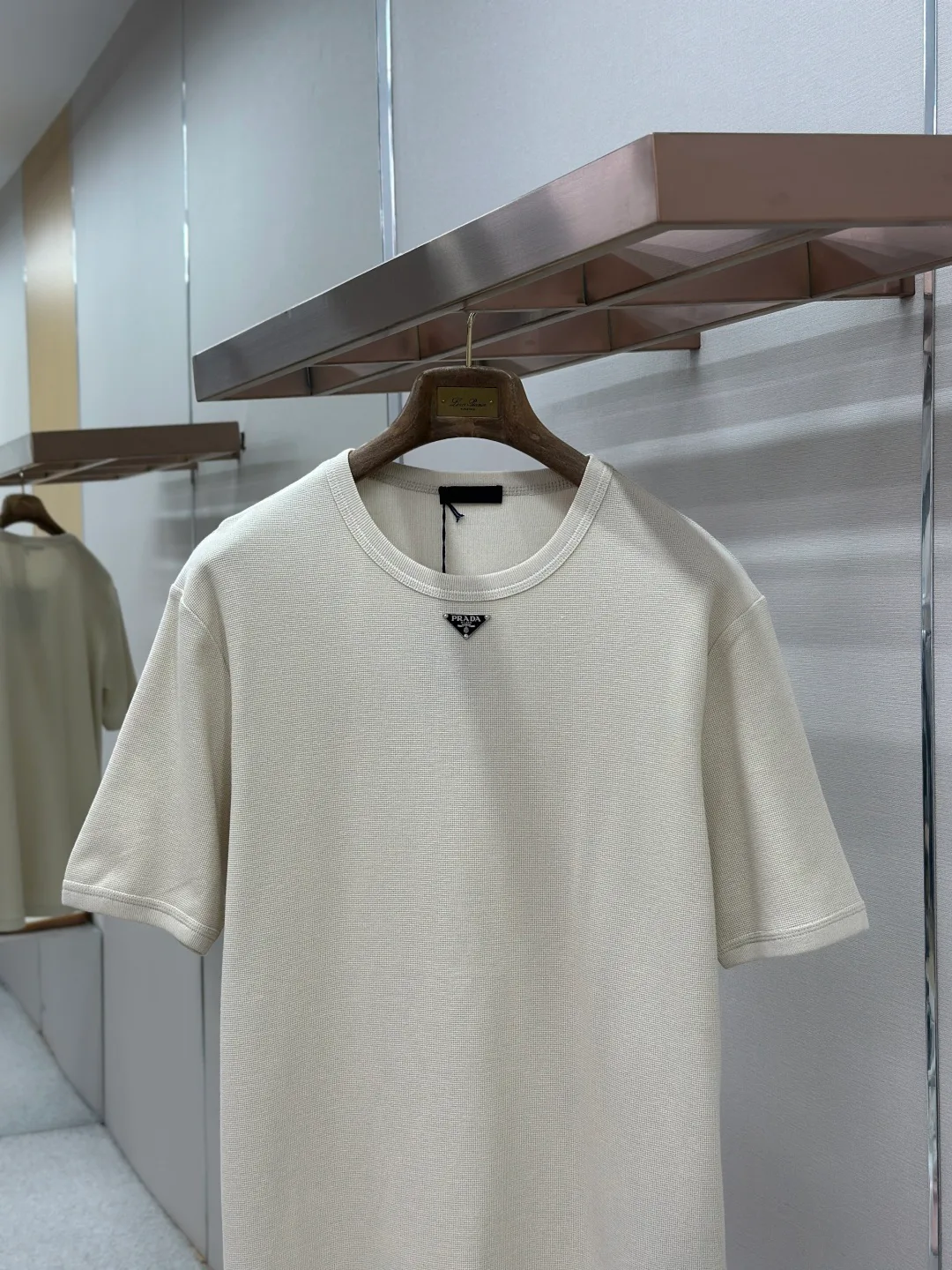 Футболки Женские Prada 18191101