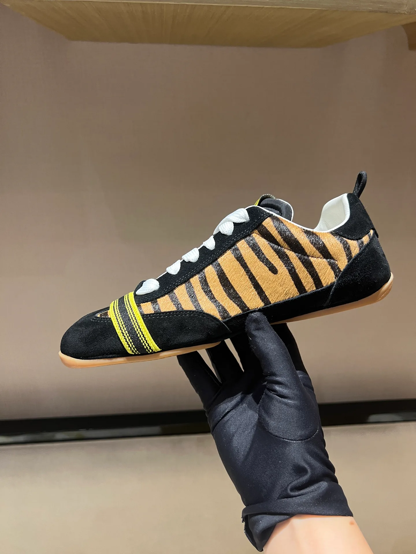 Кроссовки Женские Fendi 18278644