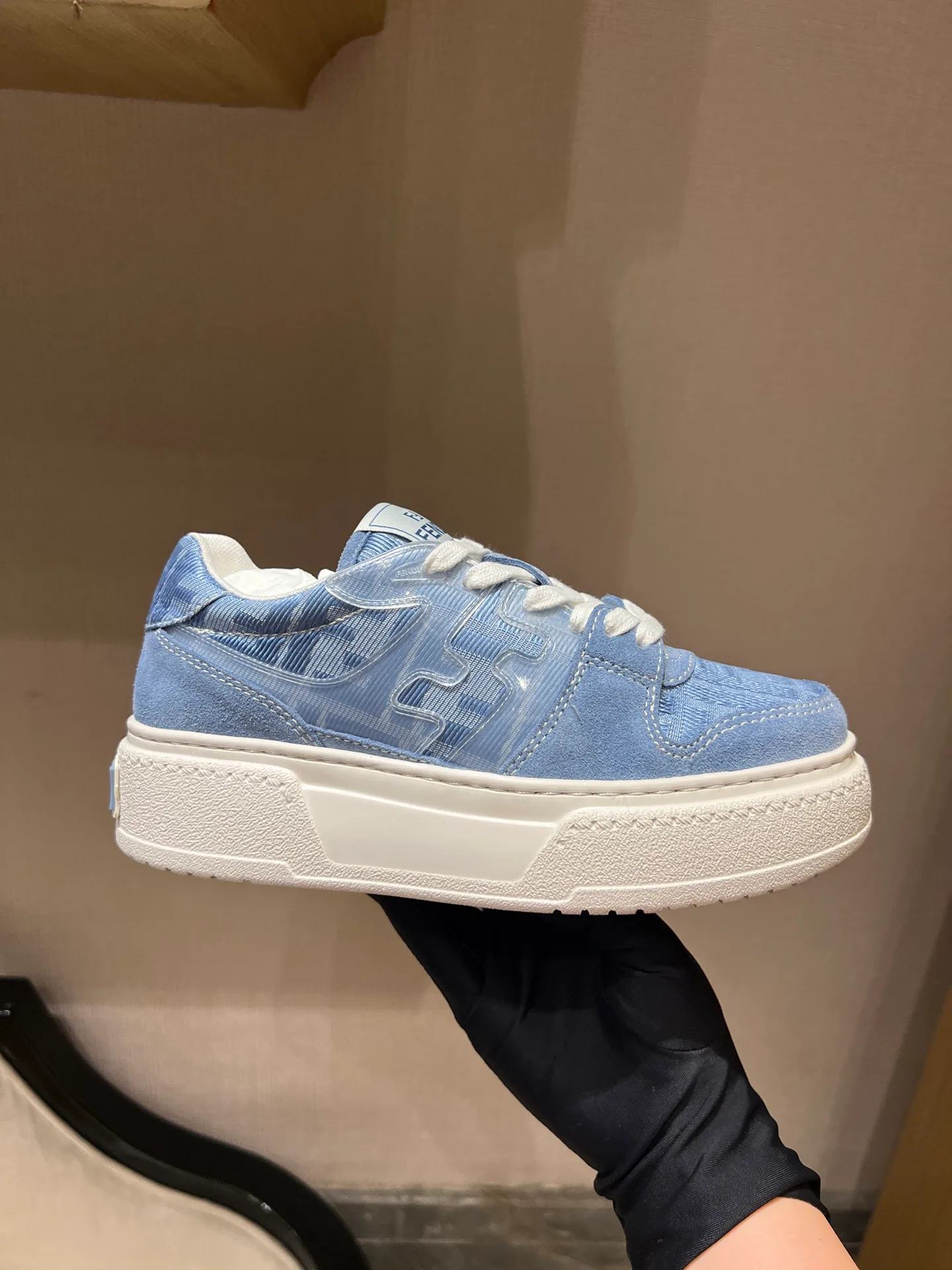 Кроссовки Женские Fendi 11275800