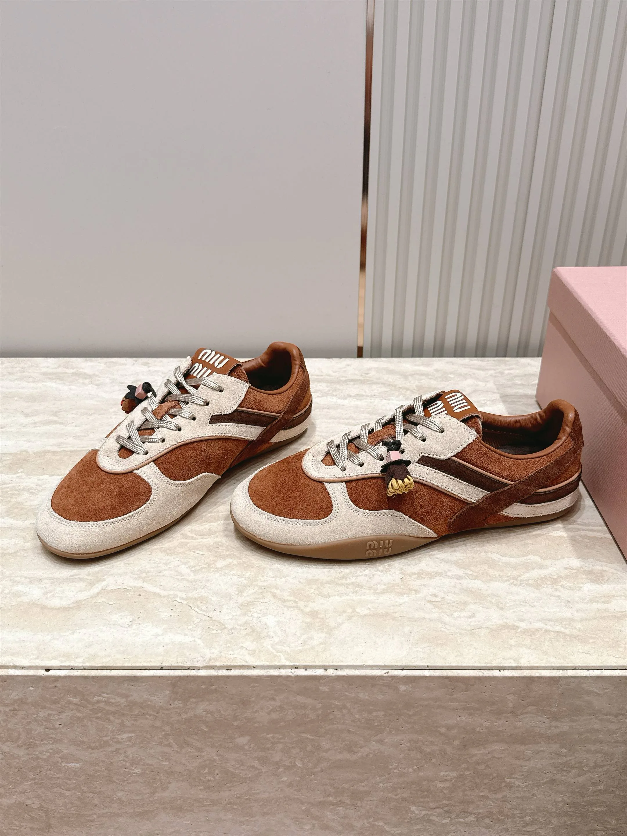 Кроссовки Женские Miu Miu 18436560