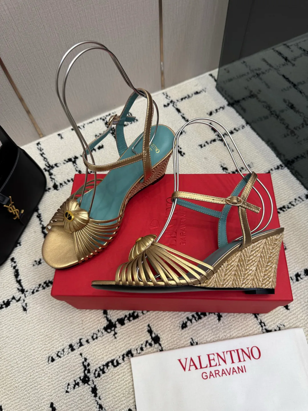 Босоножки Женские Valentino 18049000