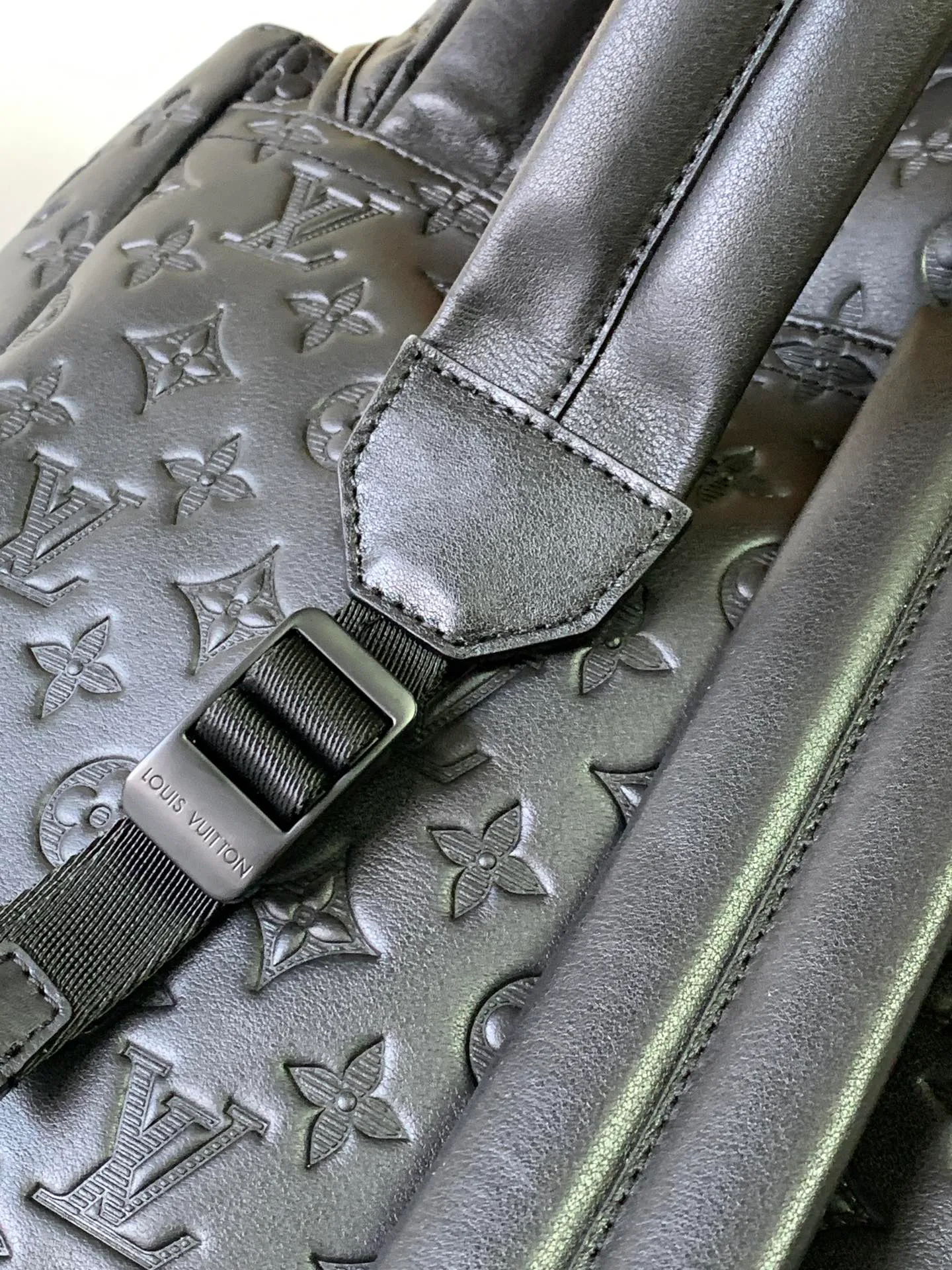 Рюкзаки Женские Louis Vuitton 3885411