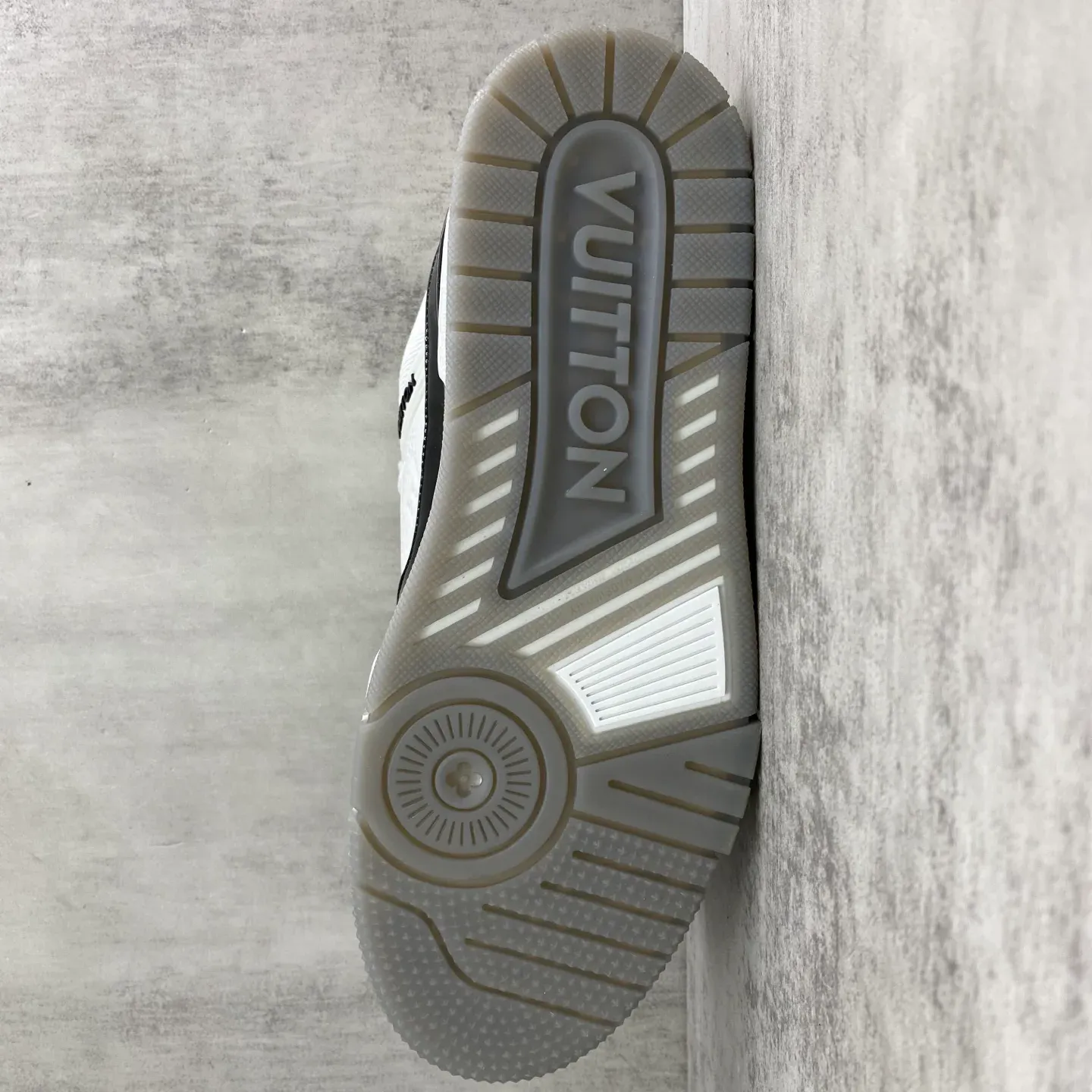 Кроссовки Женские Louis Vuitton 226860