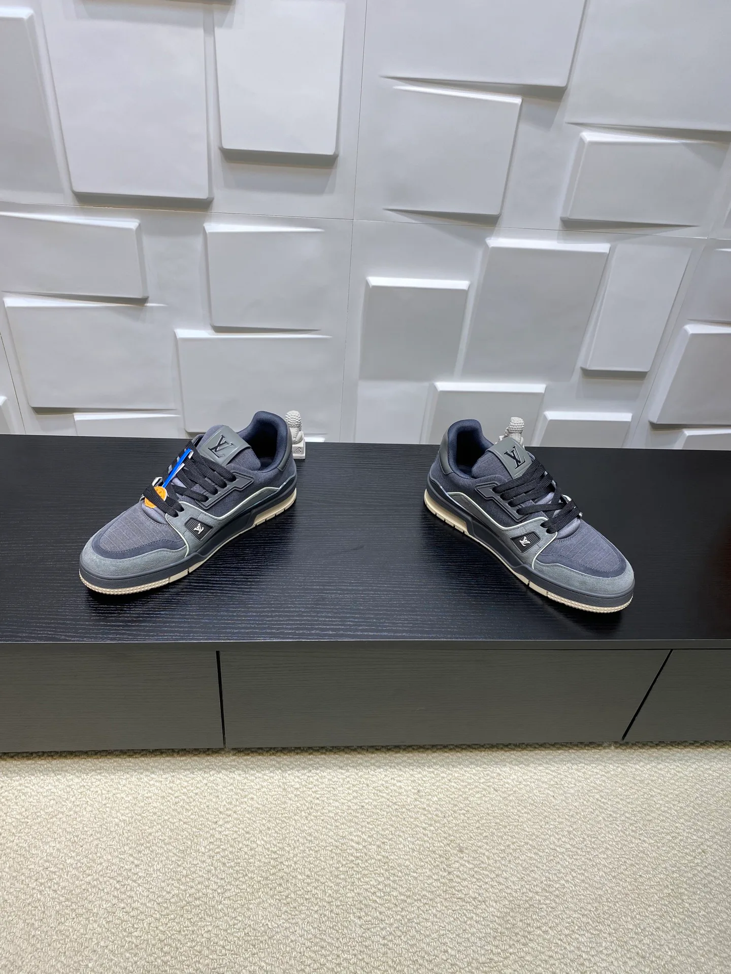 Кроссовки Женские Louis Vuitton 17969024