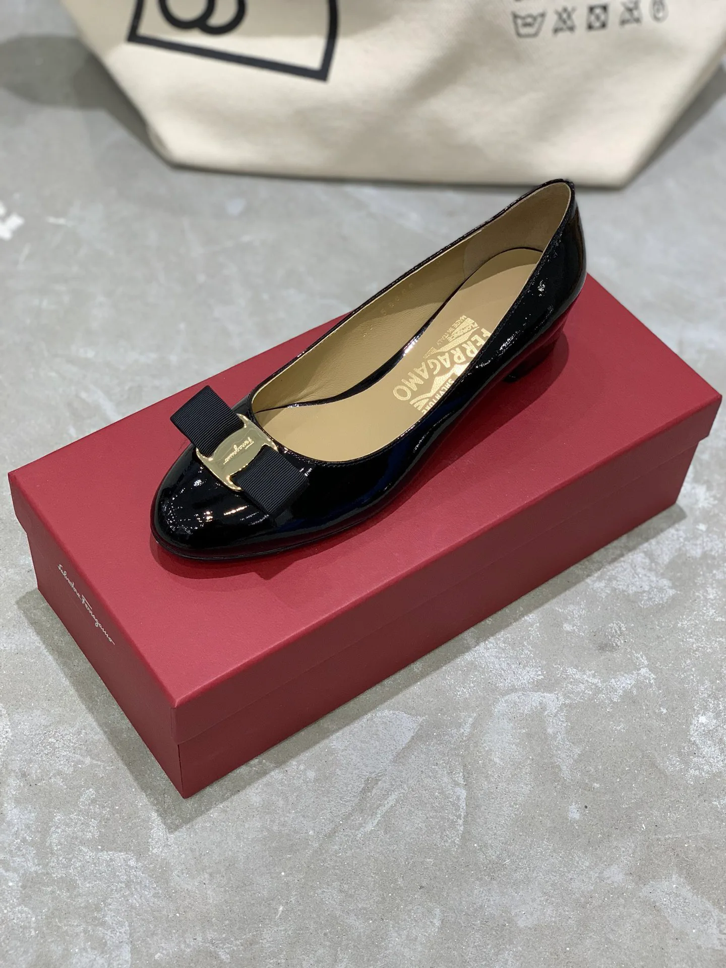 Балетки Женские Salvatore Ferragamo 18340668